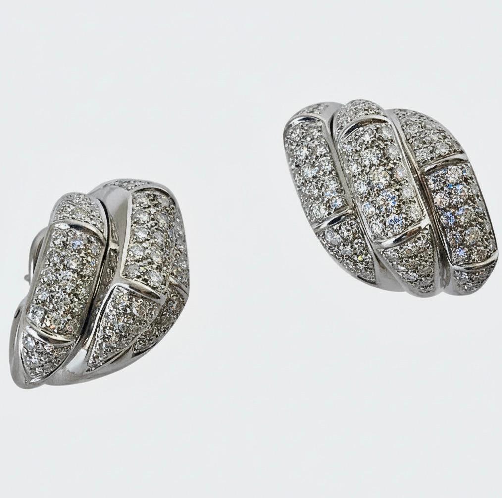 Taille ronde Boucles d'oreilles à clip en or blanc 18 carats avec diamant de 4,00 carats en vente