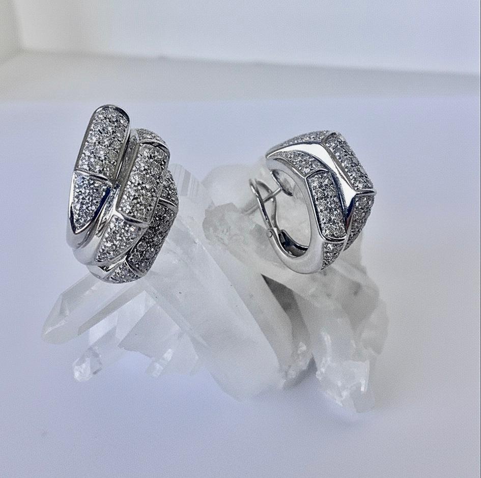 Boucles d'oreilles à clip en or blanc 18 carats avec diamant de 4,00 carats en vente 1