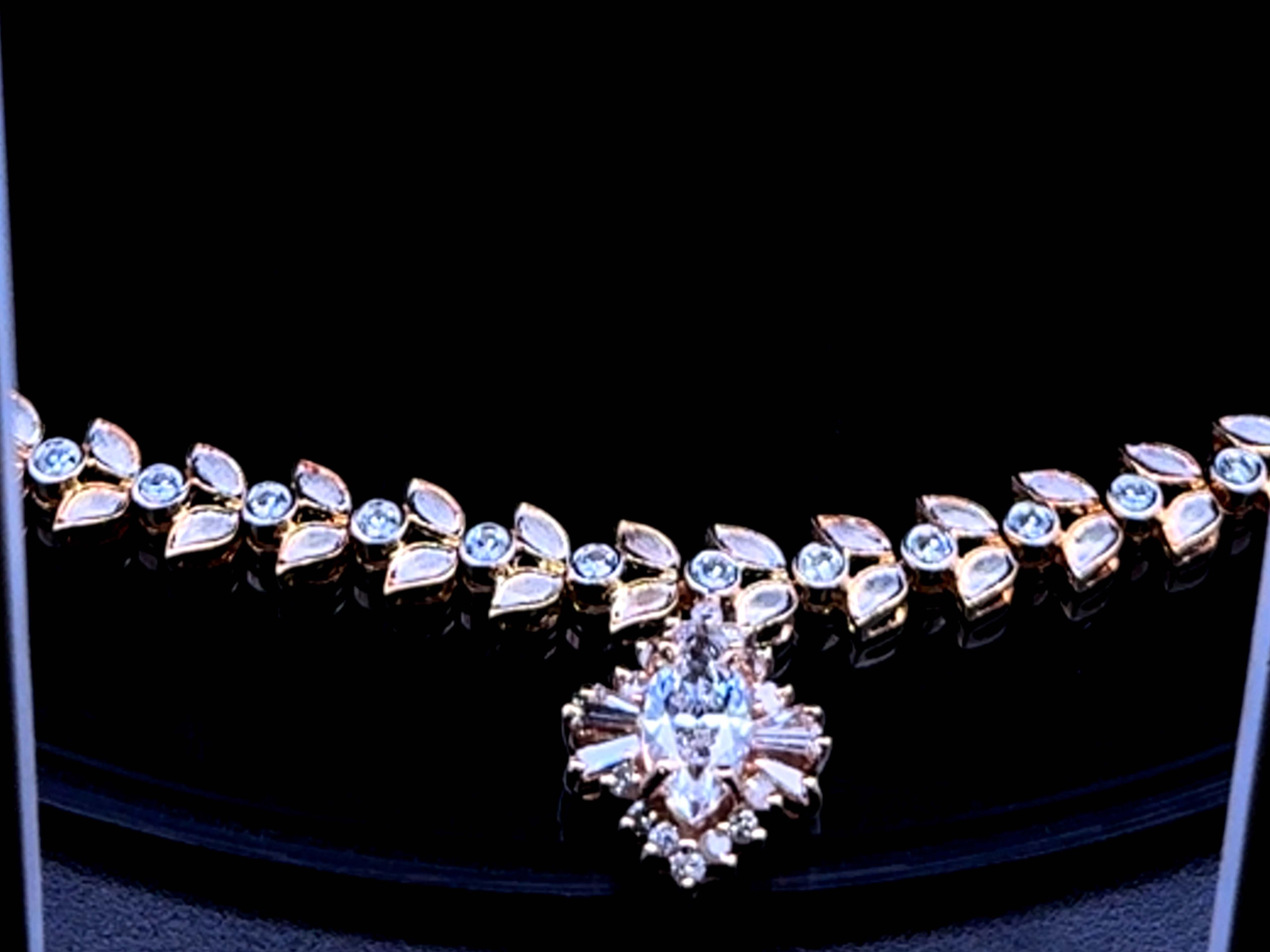 Modern 4.00 Carat Diamond Maile Leaf Collar Necklace Marquise Diamond Pendant 18K Gold For Sale