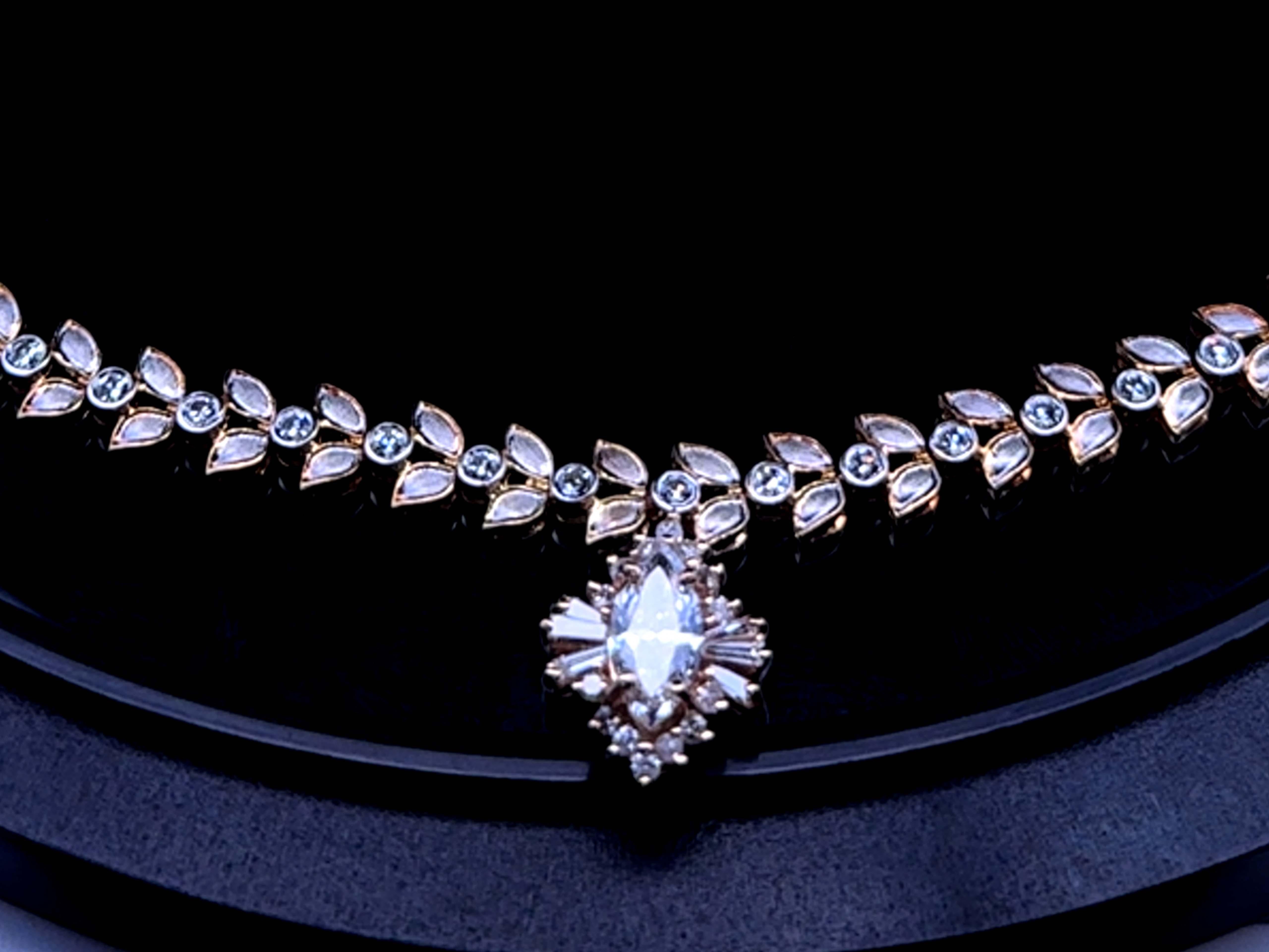 4.00 Carat Diamond Maile Leaf Collar Necklace Marquise Diamond Pendant 18K Gold In Excellent Condition For Sale In Honolulu, HI
