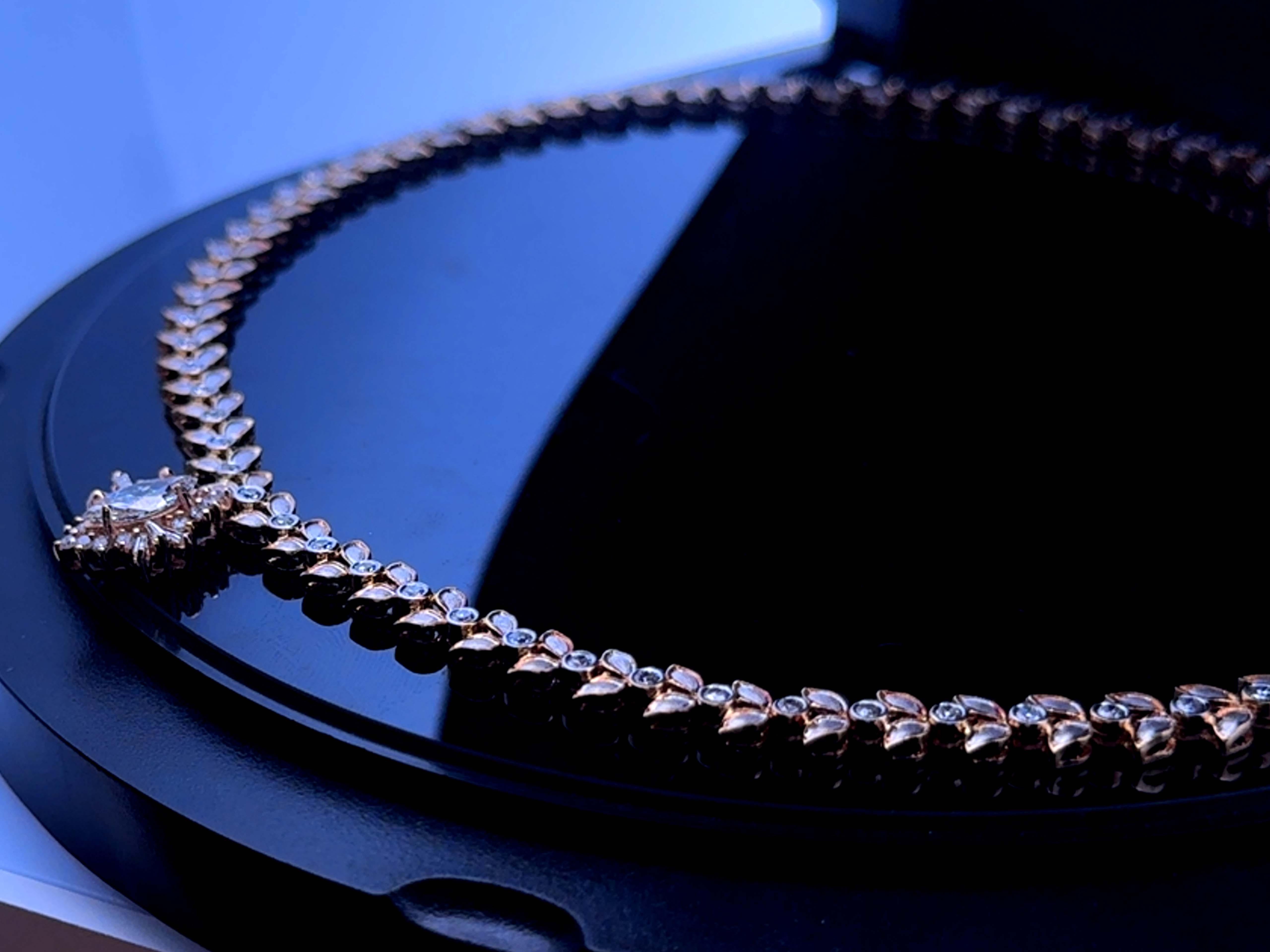 4.00 Carat Diamond Maile Leaf Collar Necklace Marquise Diamond Pendant 18K Gold For Sale 1