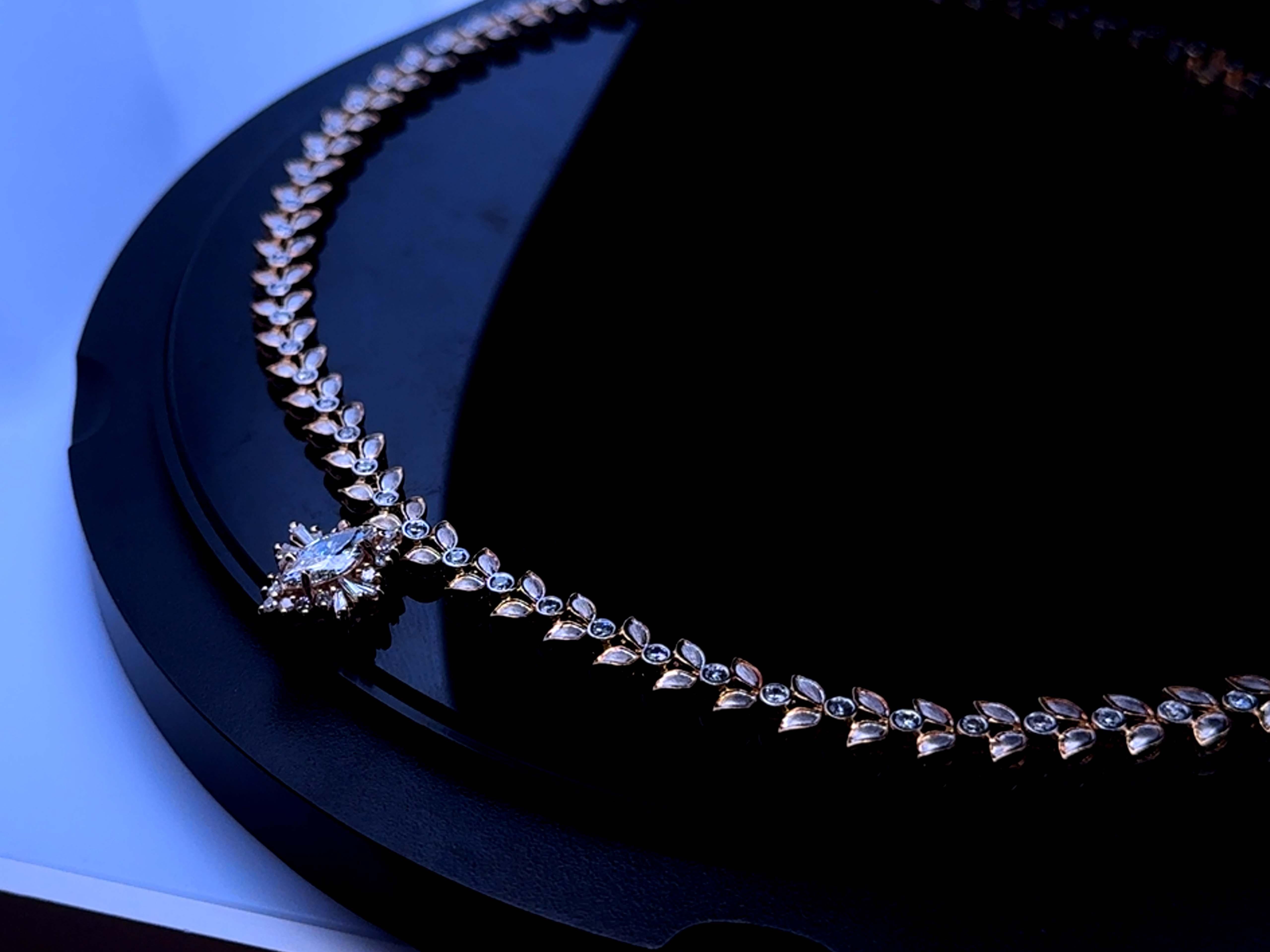 4.00 Carat Diamond Maile Leaf Collar Necklace Marquise Diamond Pendant 18K Gold For Sale 3