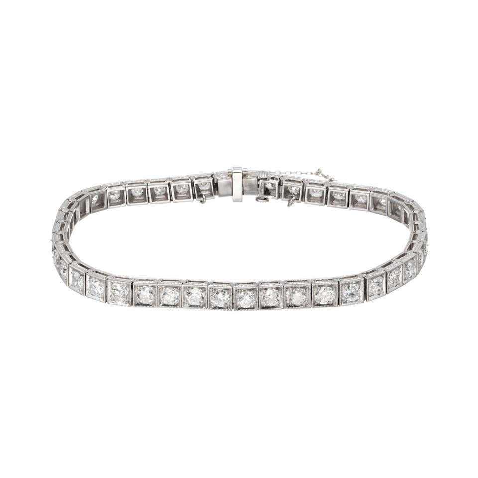 Baguette Diamond Bow Bracelet For Sale at 1stdibs