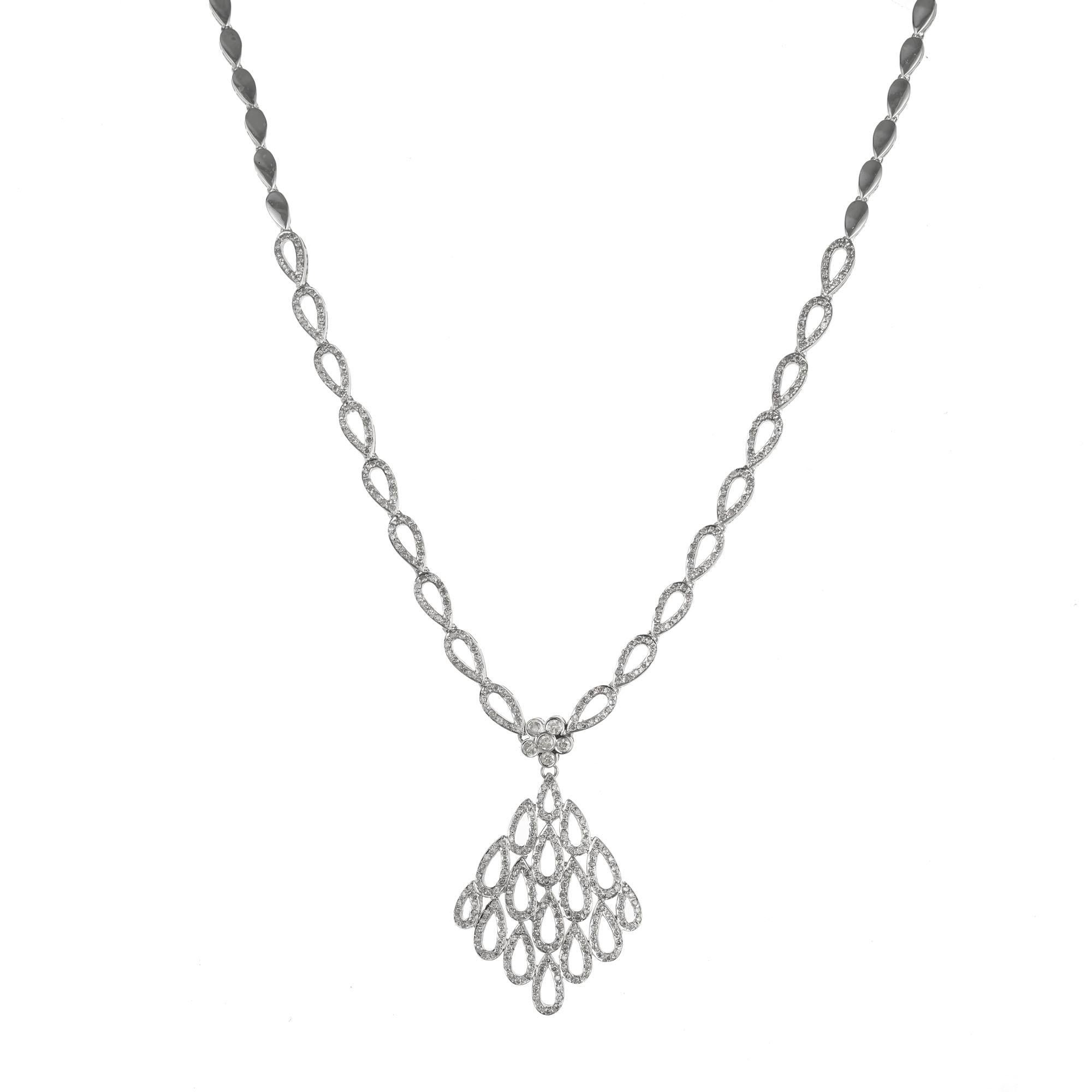 Taille ronde Collier pendentif en or blanc à maillons en forme de goutte d'eau avec diamants de 4,00 carats en vente