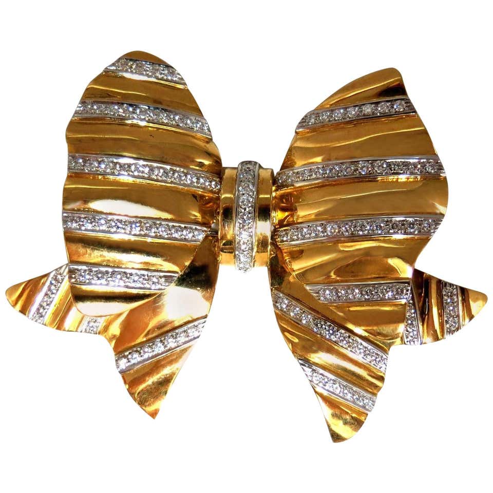 4.00 Carat Diamonds Large Sized Ribbon Pin 3D For Sale at 1stDibs