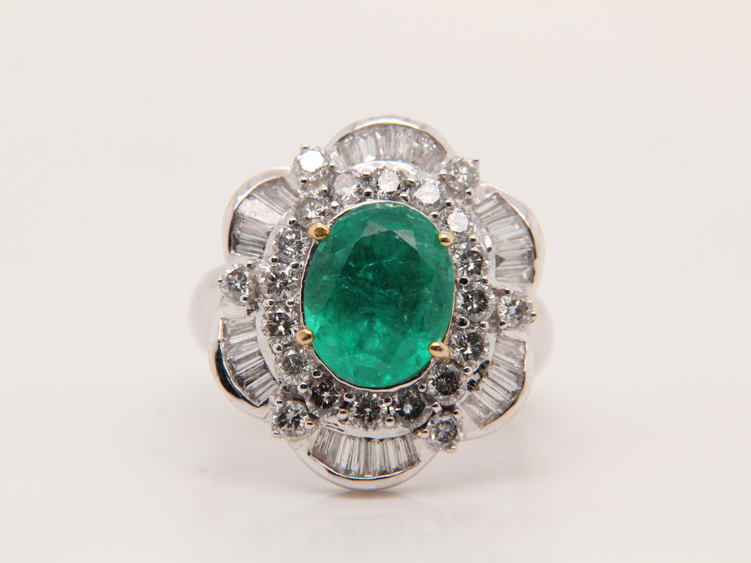 AGL Certified 4.00 Carat Emerald and Diamond Cocktail Ring in 18 Karat Gold For Sale