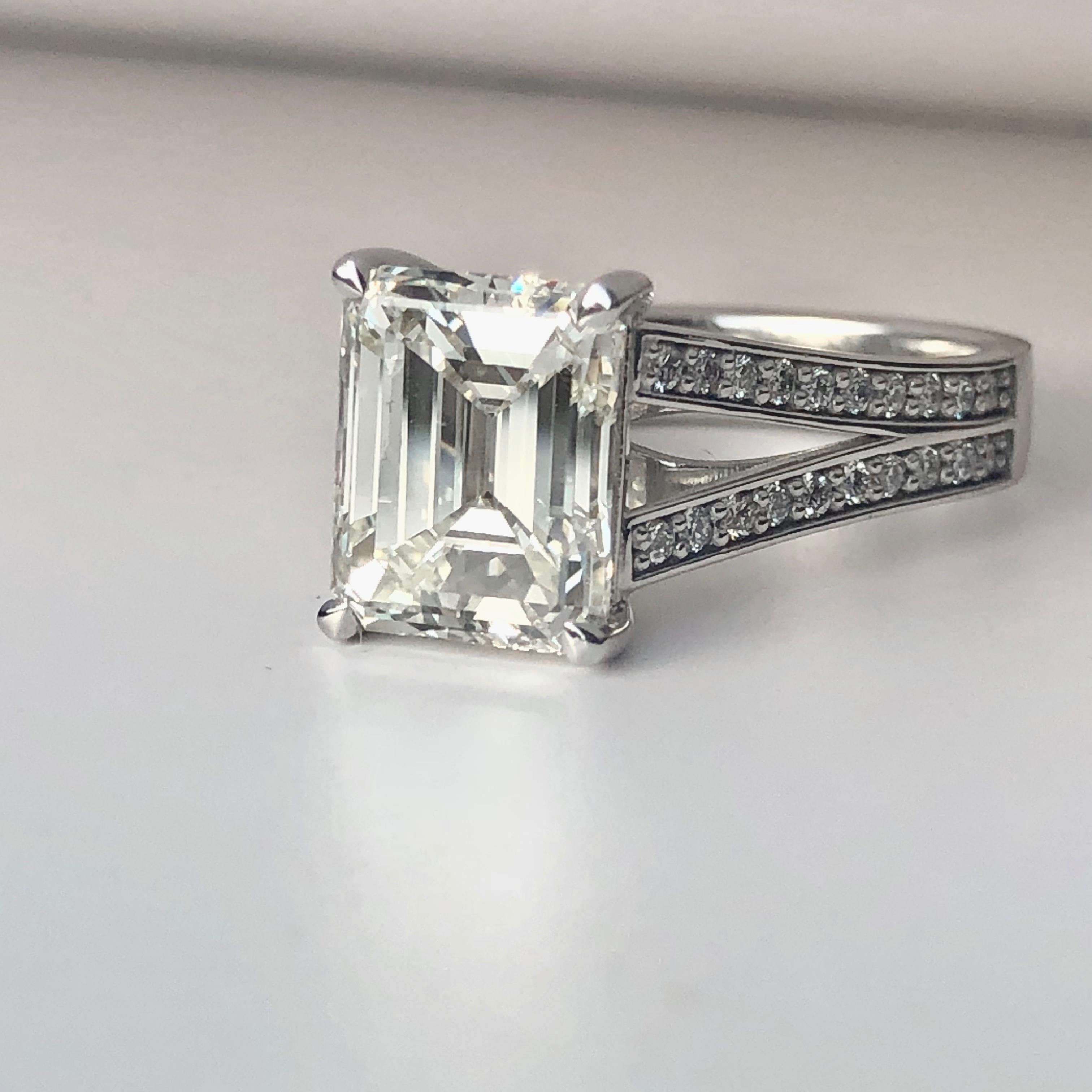 4.00 Carat Emerald Cut White Diamond Engagement Ring J VS Certificated 18 Karat In New Condition In London, GB
