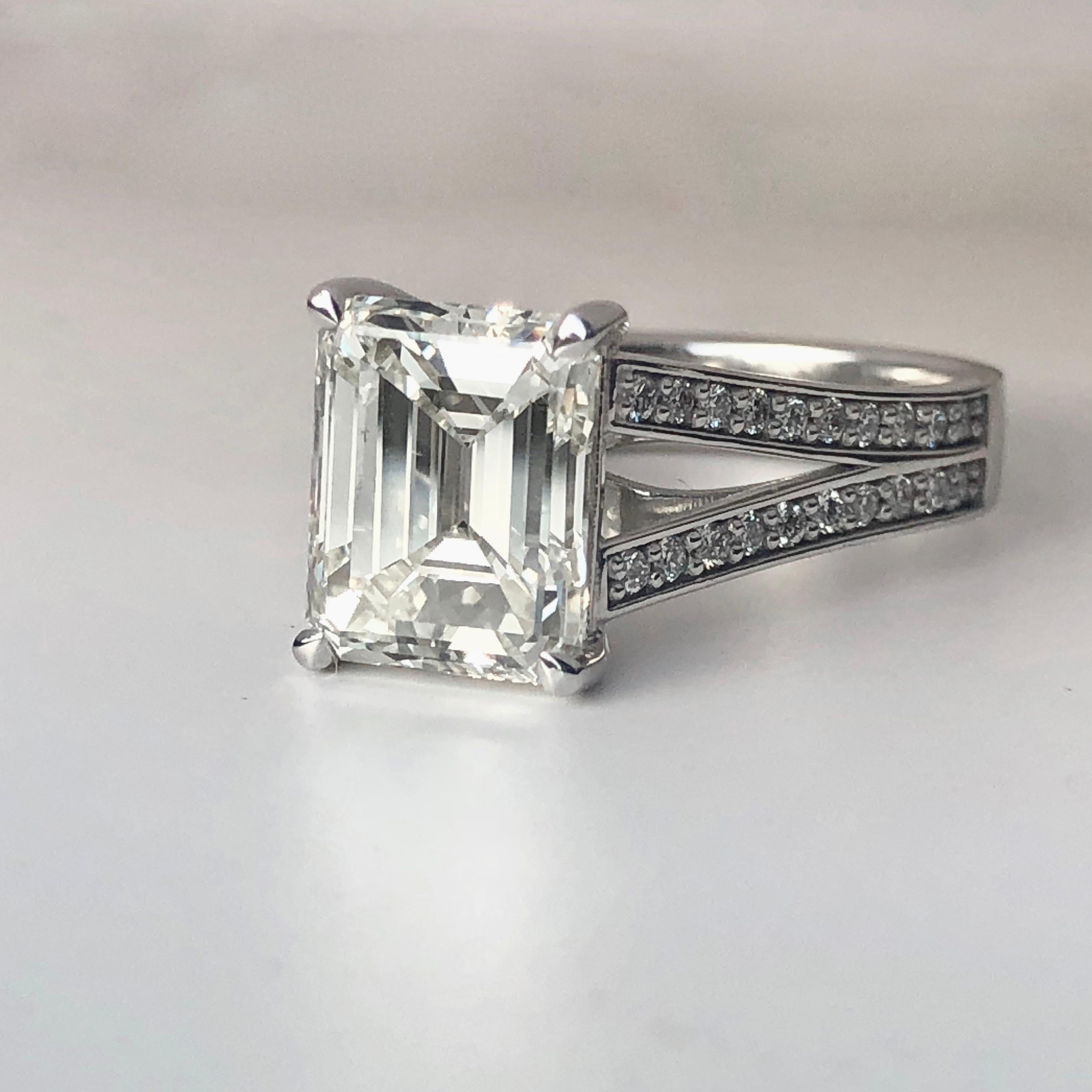 Women's or Men's 4.00 Carat Emerald Cut White Diamond Engagement Ring J VS Certificated 18 Karat