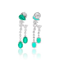 Pendants d'oreilles en or blanc 18 carats avec émeraude de 4,00 carats et diamants de 2,14 carats