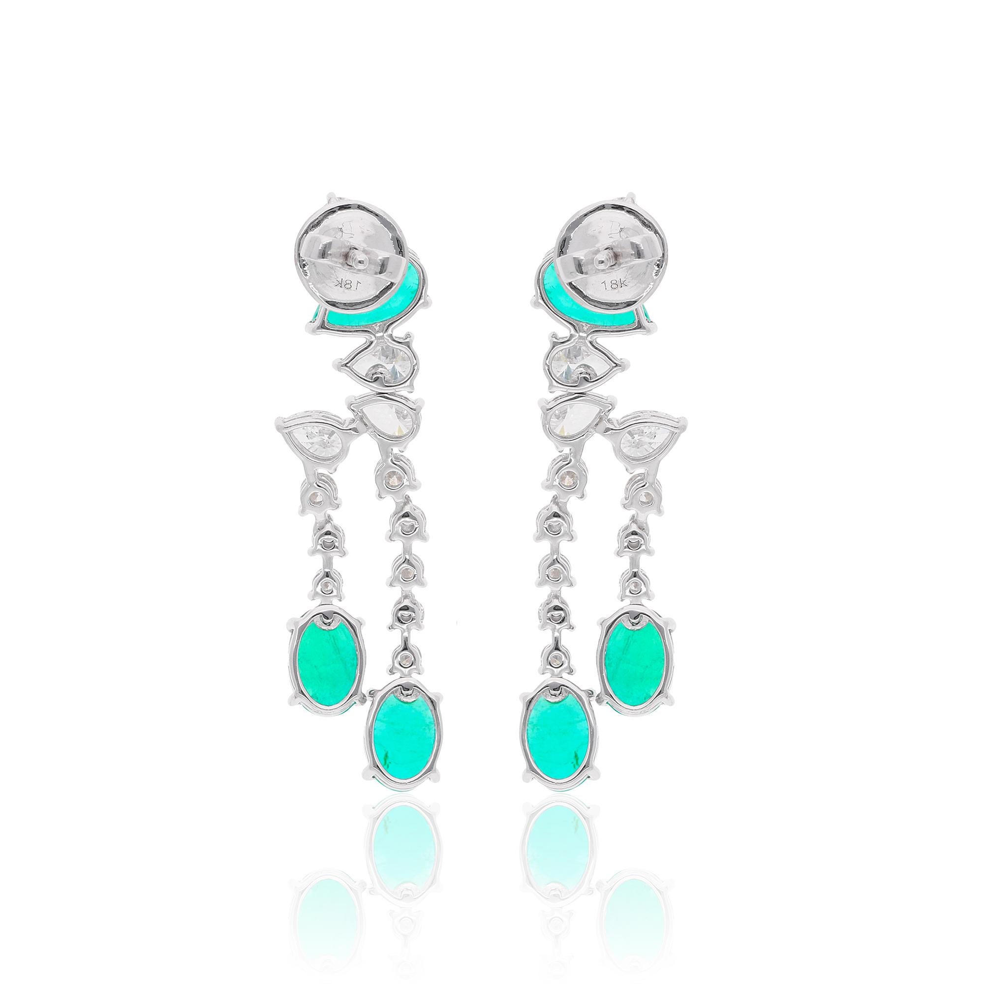 Pendientes colgantes de esmeralda de 4,00 quilates Diamante de 2,14 quilates Oro blanco de 18 quilates en Nuevo estado para la venta en Diera, Dubai