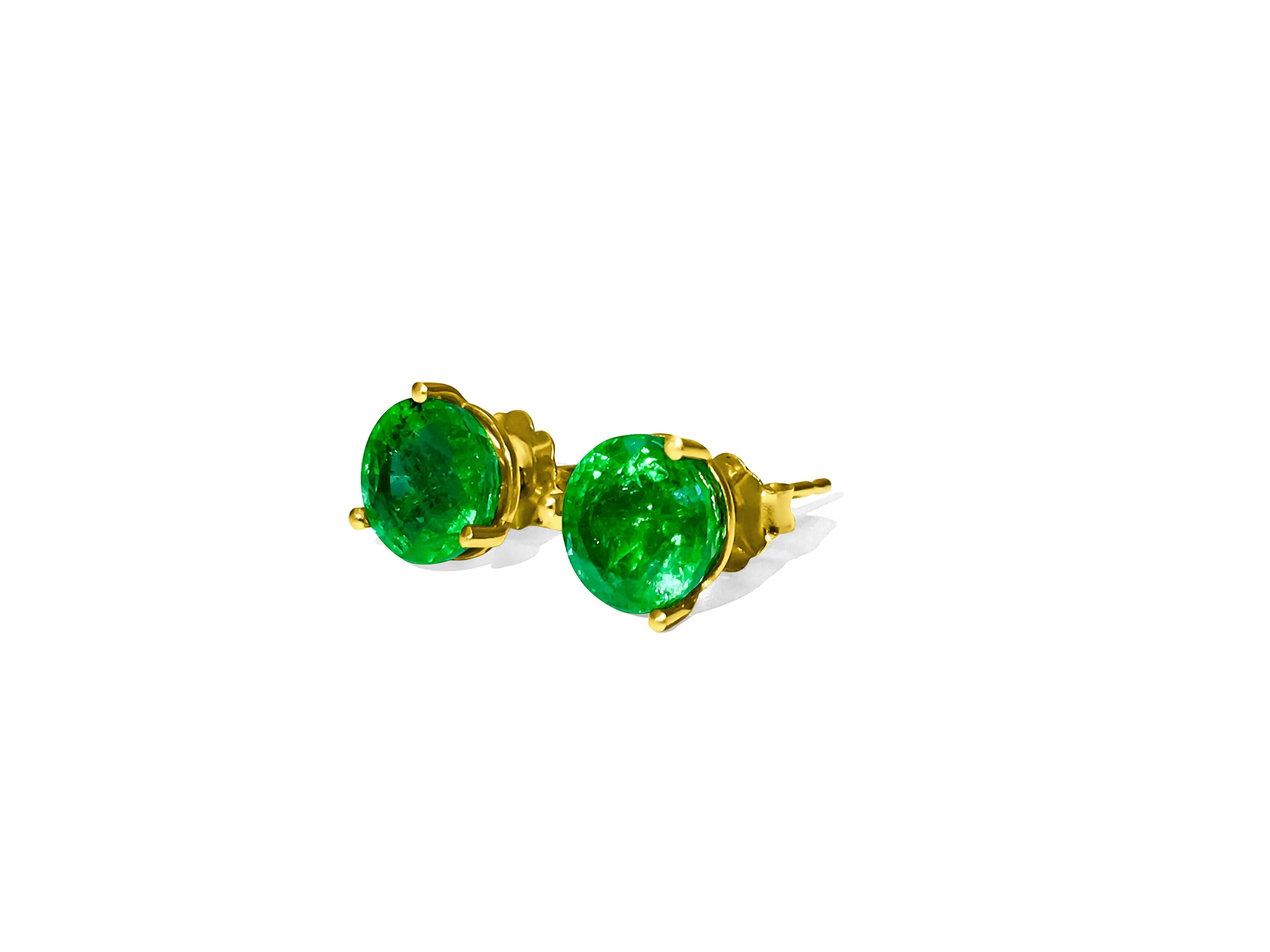 4.00 Carat Emerald Martini Style Pushback Studs in Yellow Gold In New Condition For Sale In Miami, FL