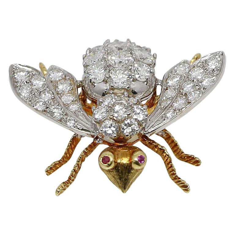 4.00 Carat H, VS White and Yellow Gold Bee Pin For Sale