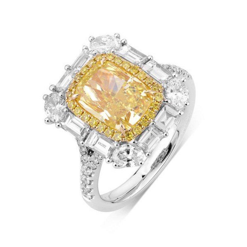Women's or Men's 4.00 Carat Intense Yellow Diamond Ring For Sale