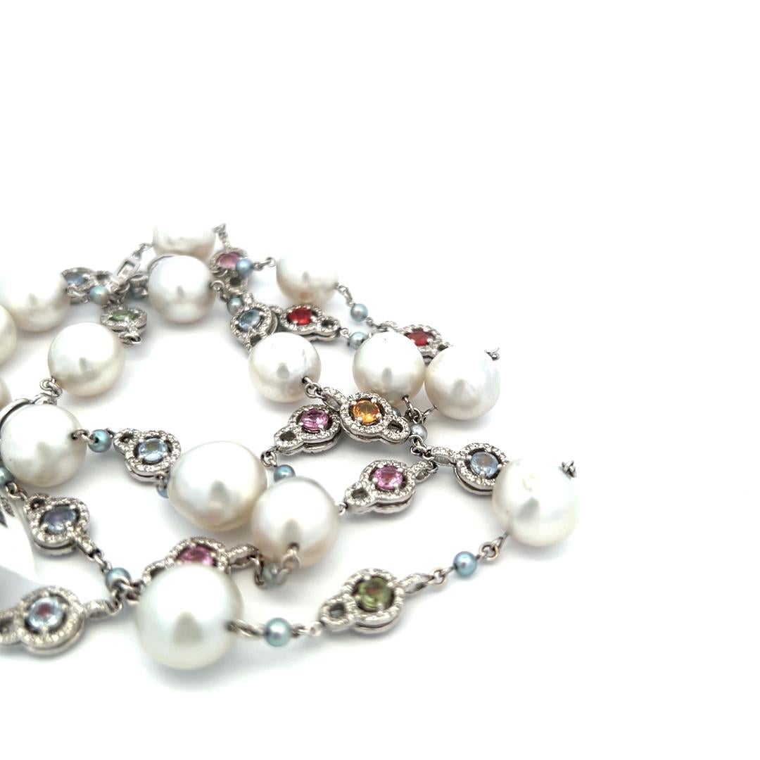 4,00 Carati Multi Gemme 3-11,7MM Perla 1,56 Carati Diamante 18K WG Collana Station in vendita 2