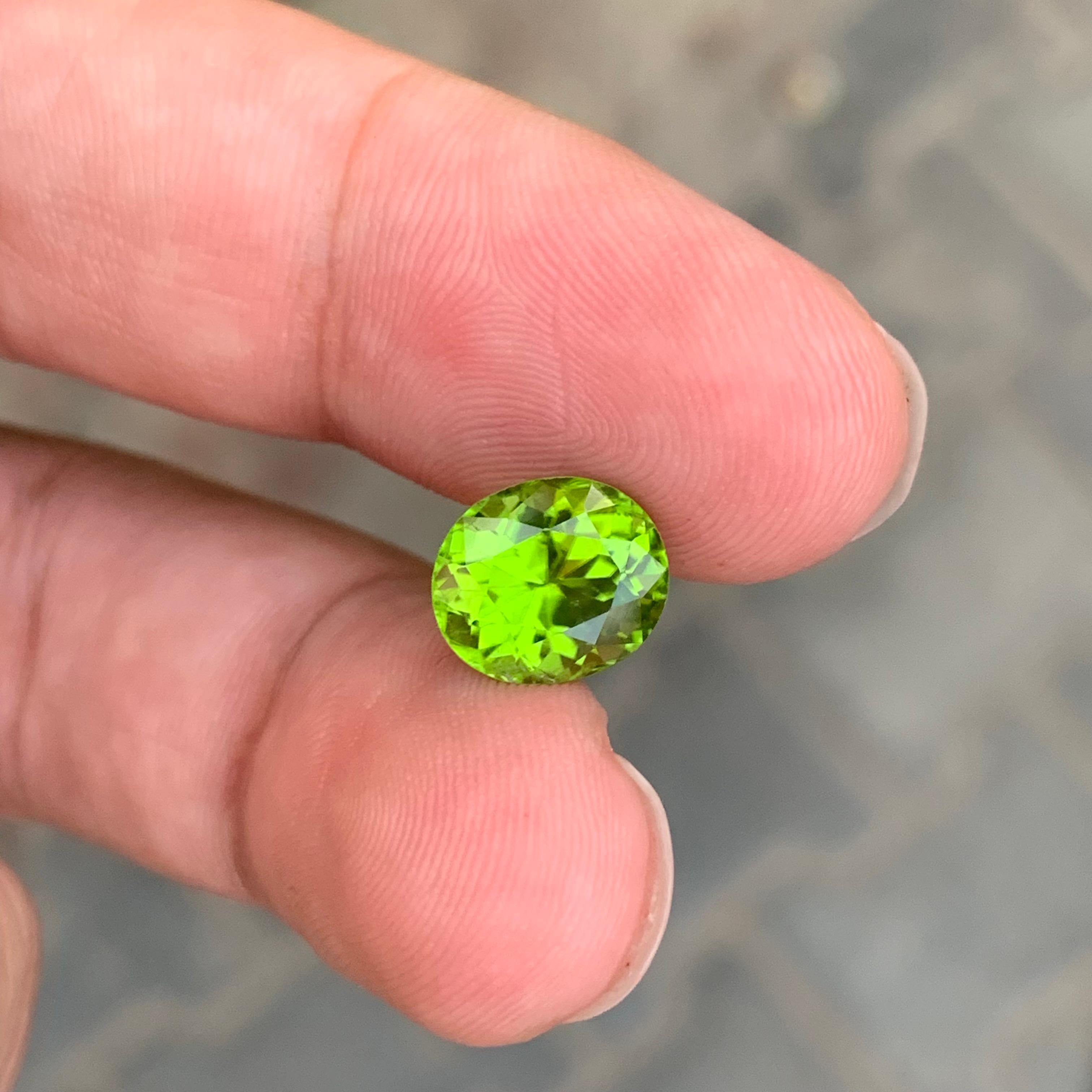 4,00 Karat natürlicher Peridot Oval Edelstein, lose im Angebot 5