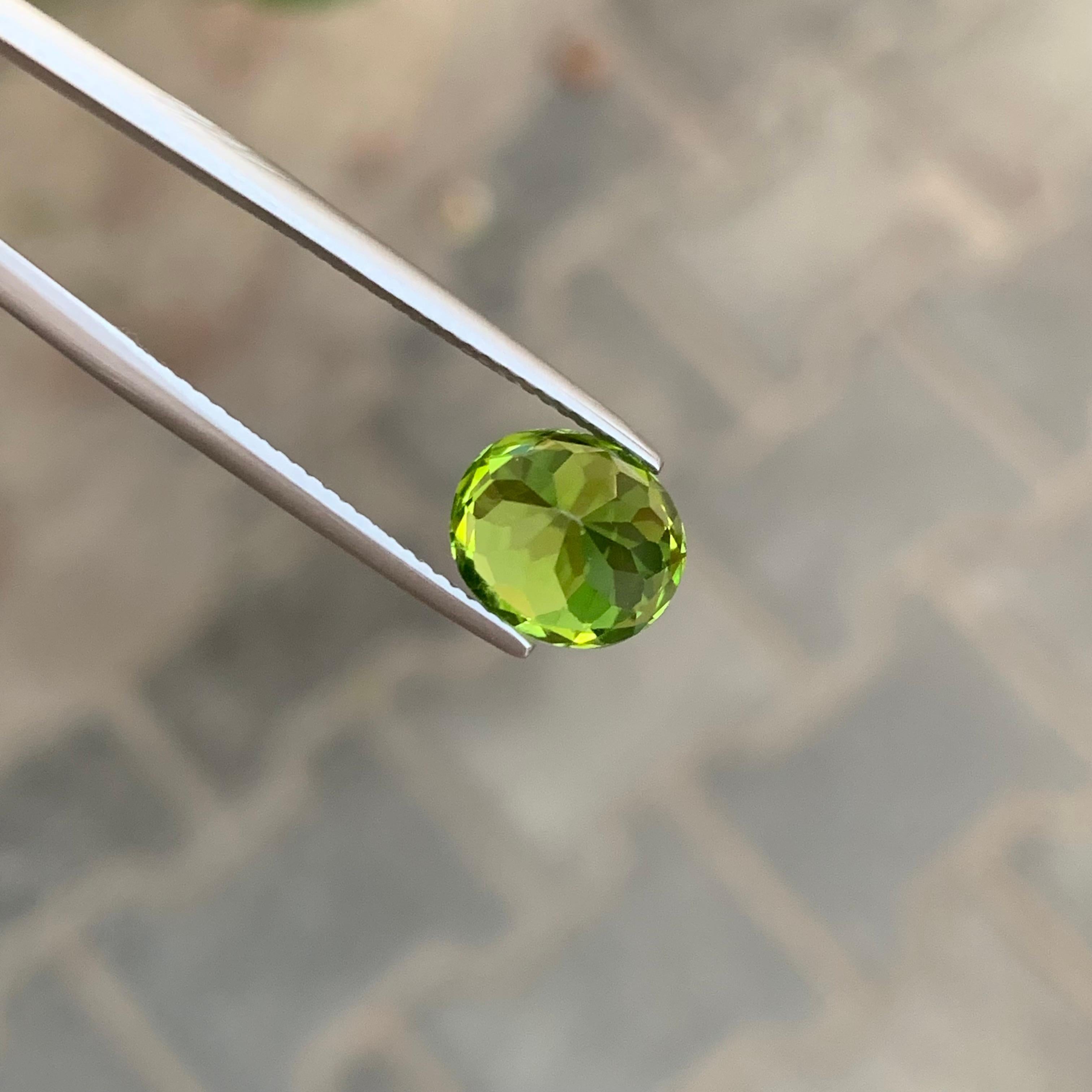 4,00 Karat natürlicher Peridot Oval Edelstein, lose (Arts and Crafts) im Angebot