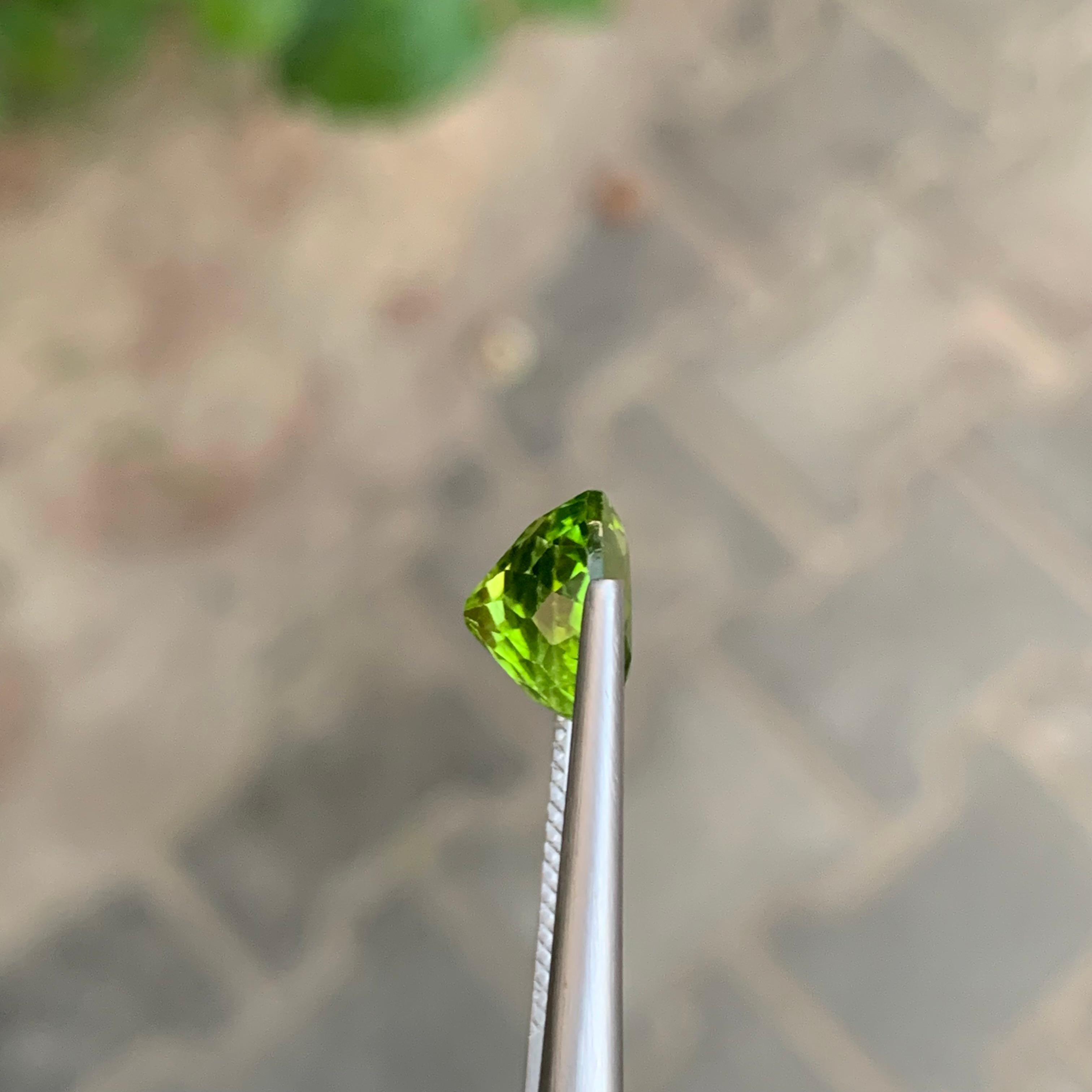 4,00 Karat natürlicher Peridot Oval Edelstein, lose für Damen oder Herren im Angebot