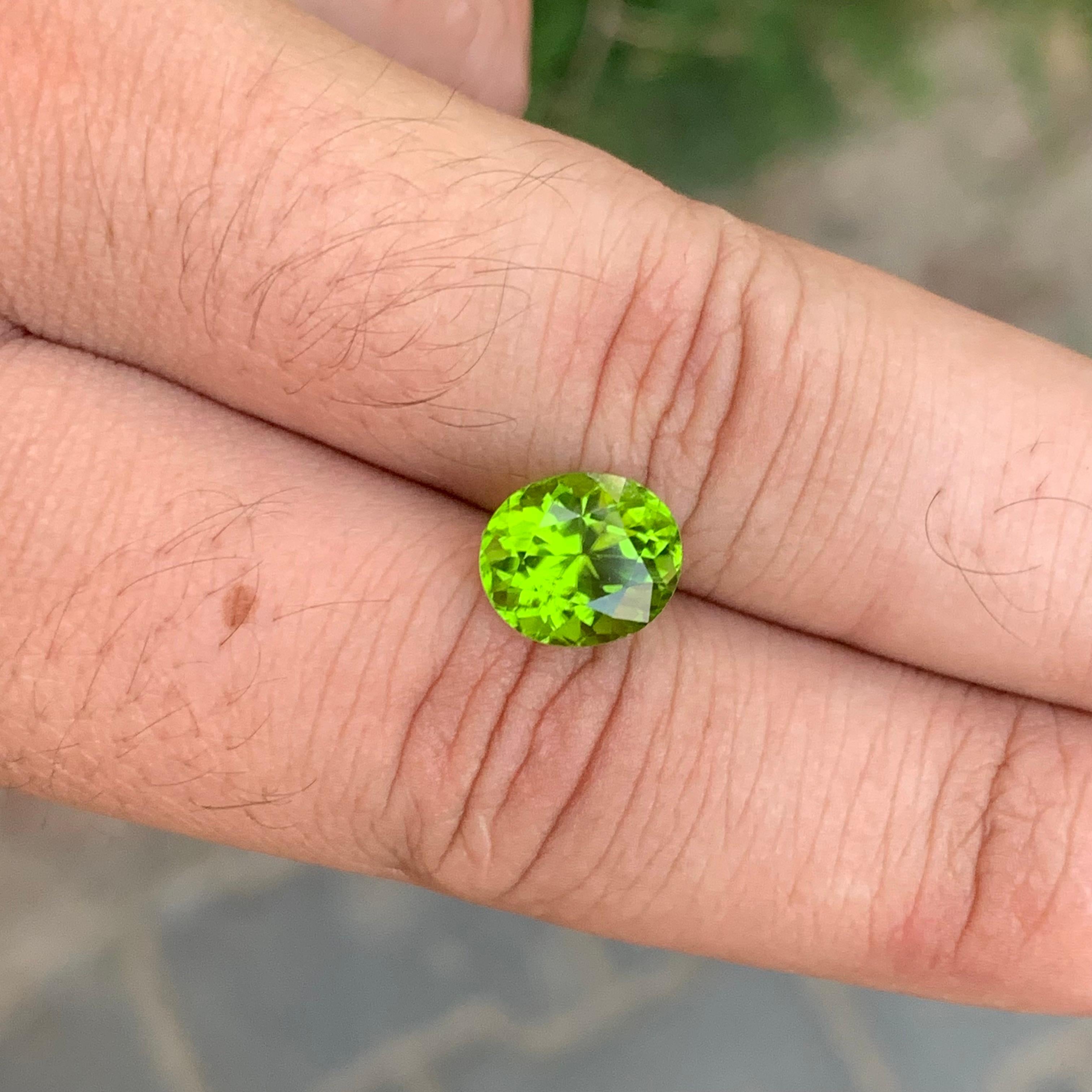 4,00 Karat natürlicher Peridot Oval Edelstein, lose im Angebot 2
