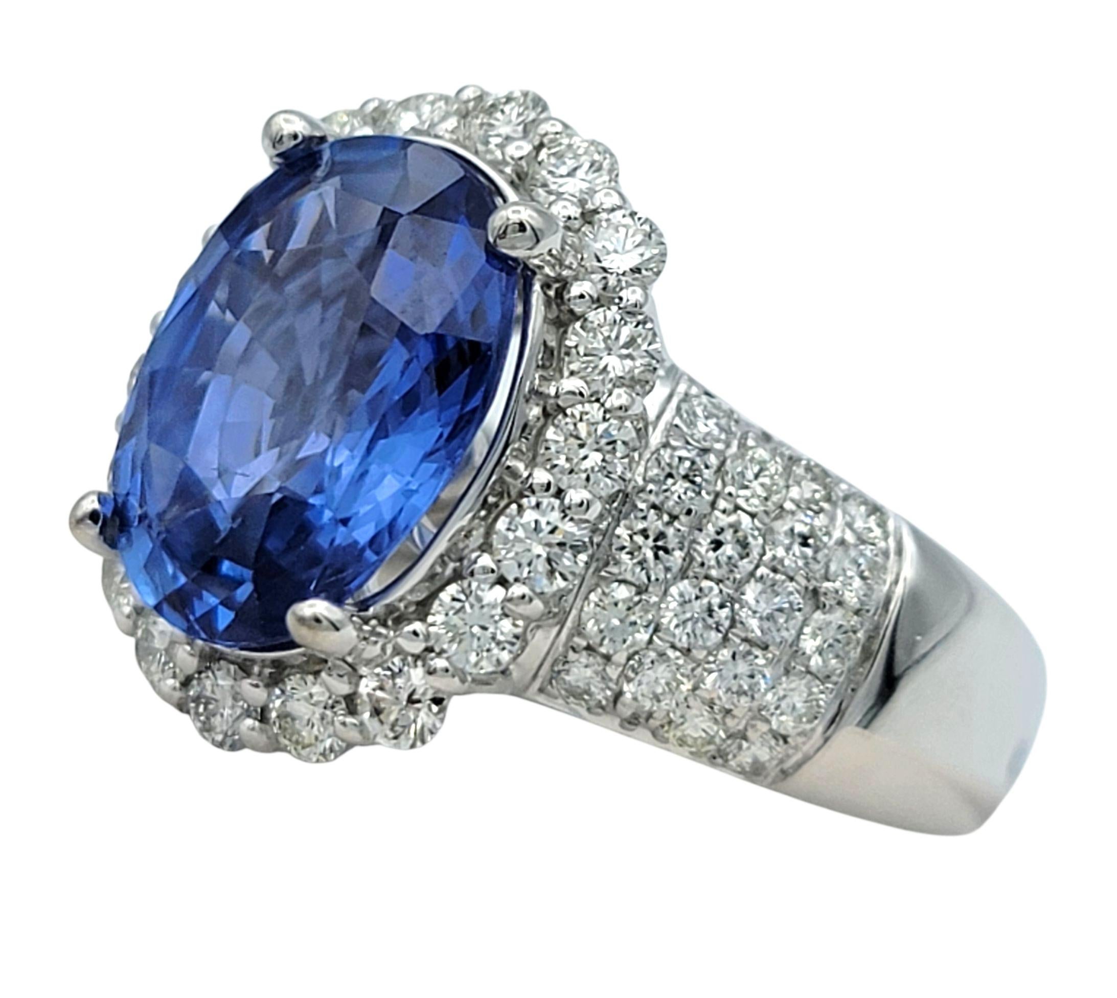4,00 Karat Ovalschliff Natürlicher Blauer Saphir Ring mit Diamanten 14 Karat Weißgold im Zustand „Gut“ im Angebot in Scottsdale, AZ