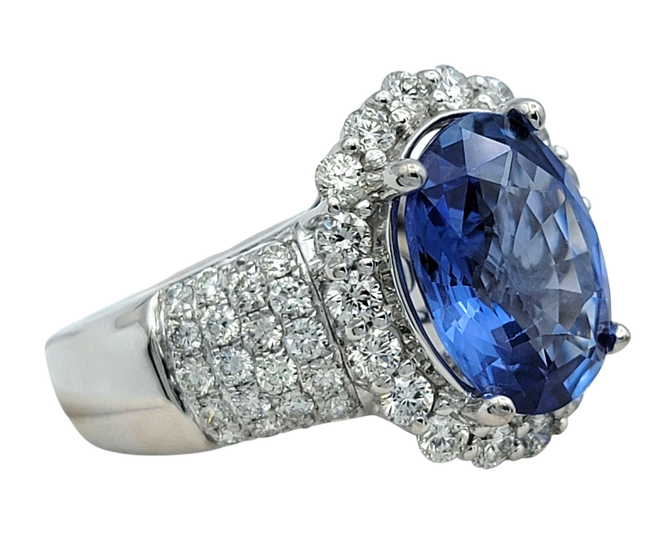 4,00 Karat Ovalschliff Natürlicher Blauer Saphir Ring mit Diamanten 14 Karat Weißgold Damen im Angebot