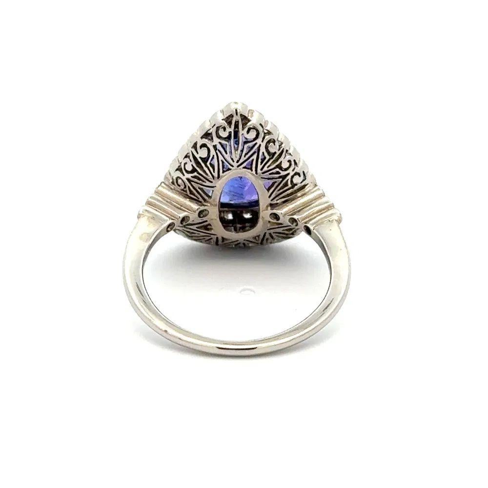 4,00 Karat dreieckiger Tansanit und Diamant Platin-Cocktailring mit doppeltem Halo im Zustand „Hervorragend“ im Angebot in Montreal, QC