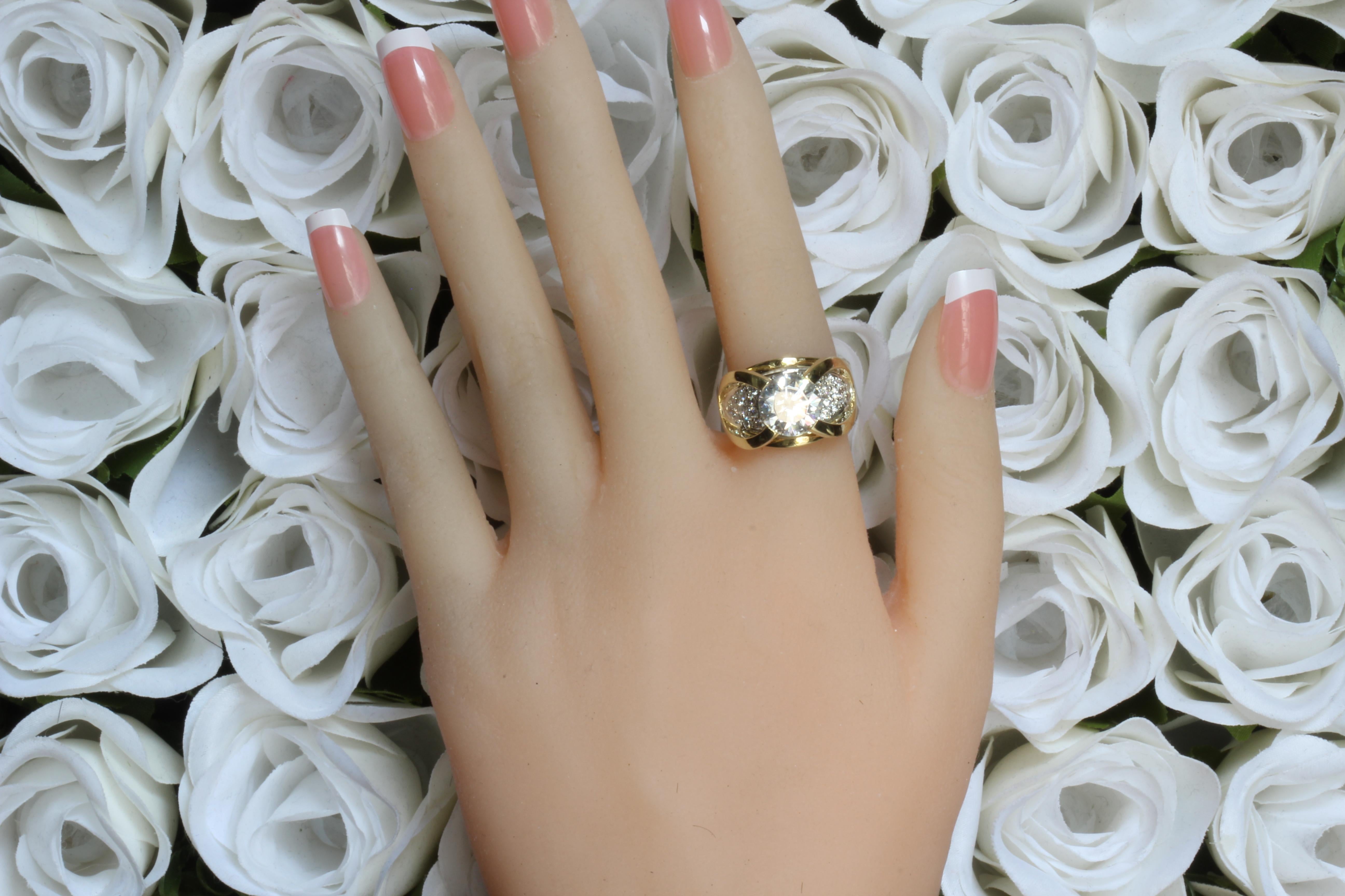 Estilo 250

El anillo se fabricará por encargo y tardará aproximadamente entre 1 y 3 semanas desde la aprobación final del diseño por parte del cliente. Podemos utilizar una piedra central diferente dependiendo del presupuesto o de tu piedra central