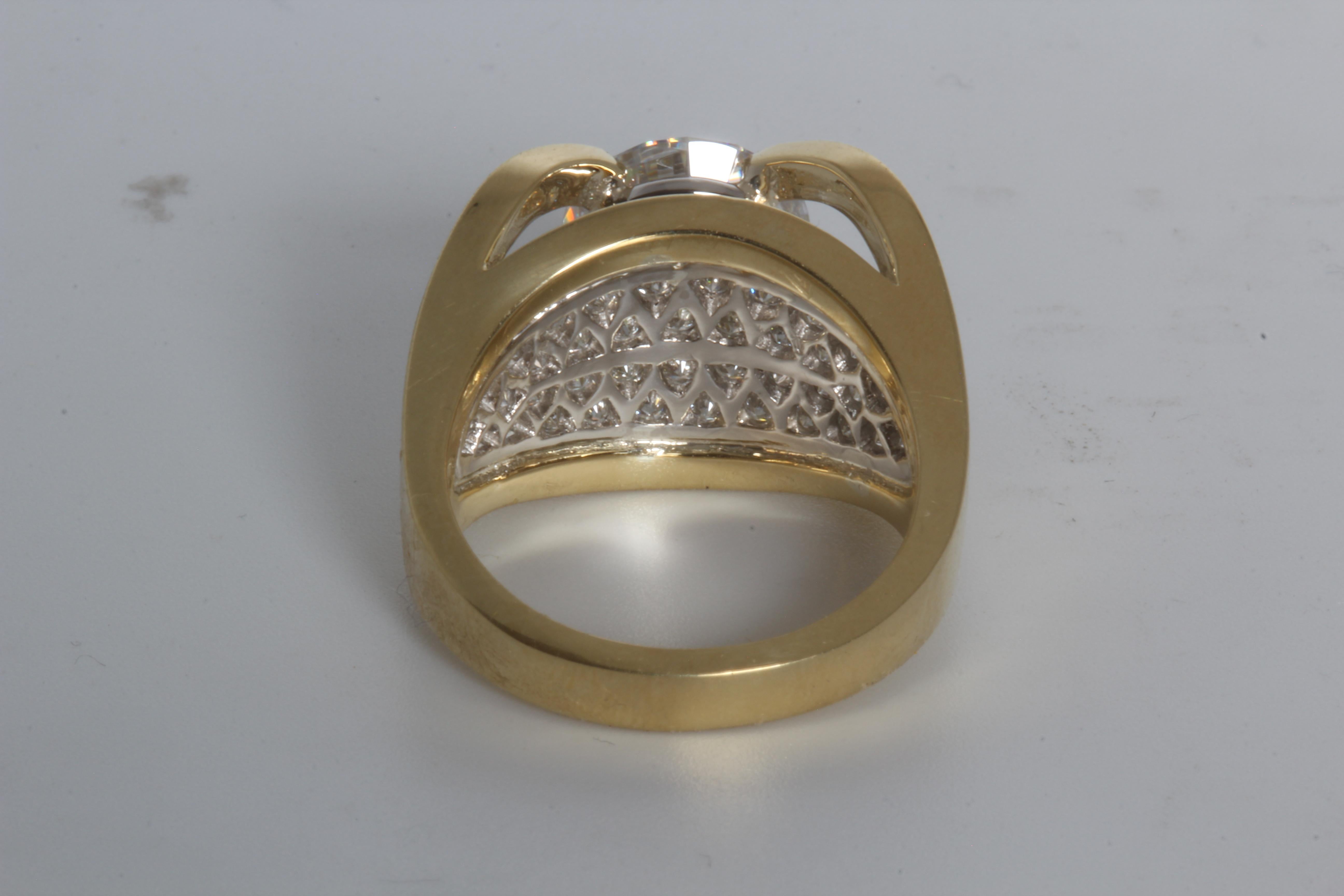 Anillo de compromiso con diamante central redondo de 4,00 quilates aproximadamente, Ben Dannie en Nuevo estado para la venta en West Hollywood, CA