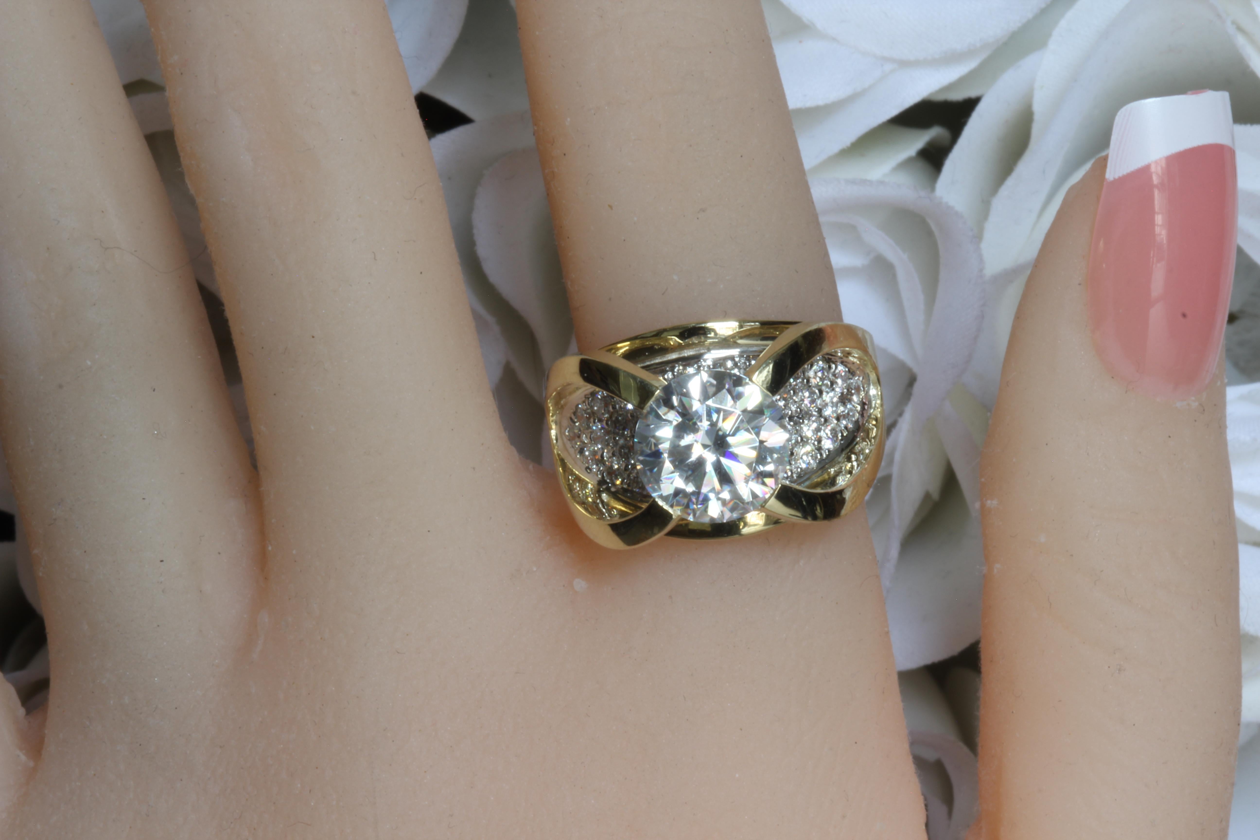 De las mujeres Anillo de compromiso con diamante central redondo de 4,00 quilates aproximadamente, Ben Dannie en venta