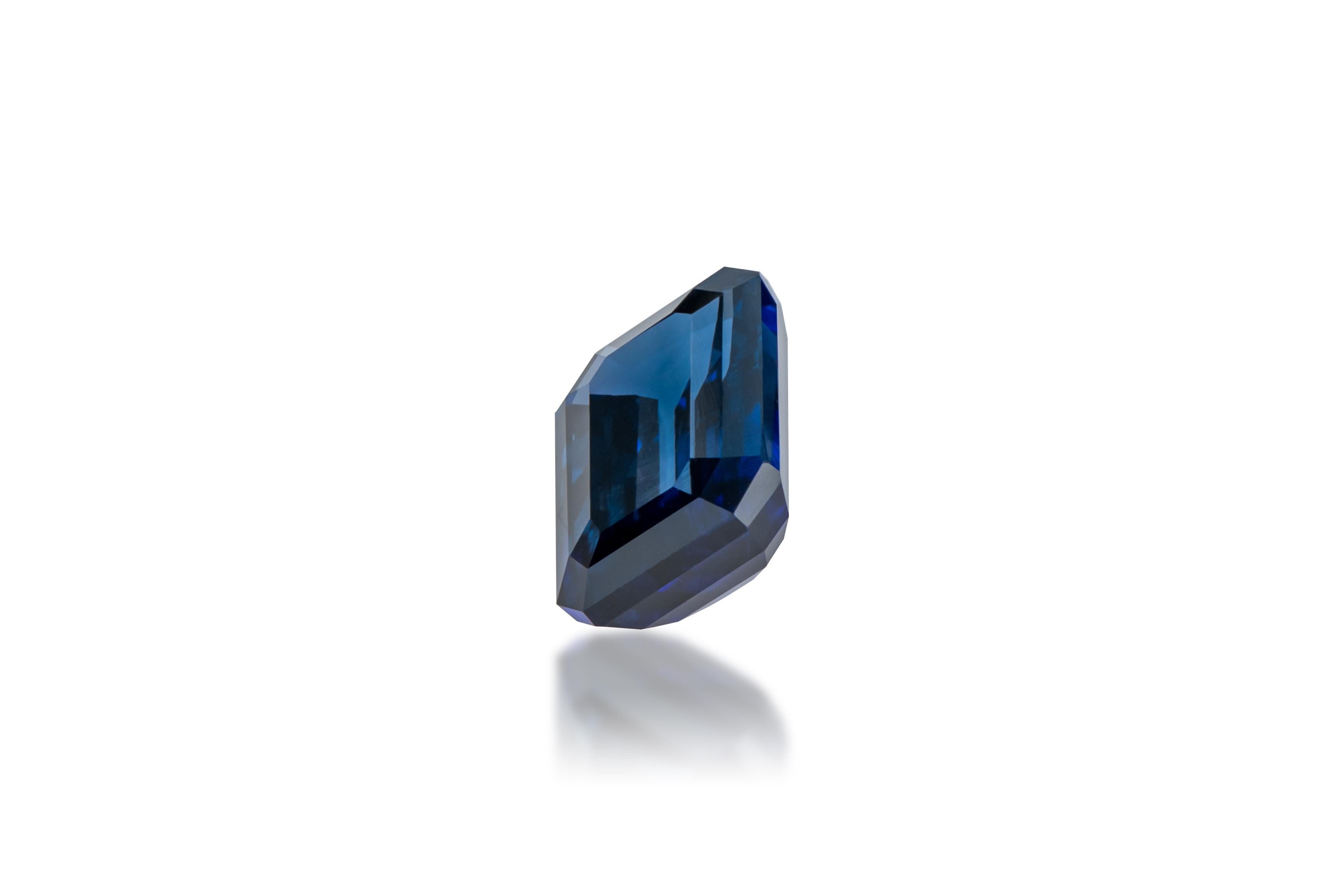 Taille octogone 4.00 Carat Vivid Blue Sapphire, Sri Lanka, Unheated, Ceylon Royal Blue en vente