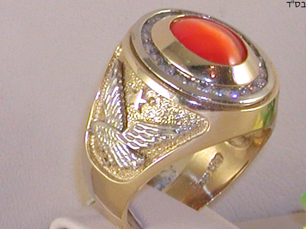 Contemporary 4.00 Carat Yellow Gold Men's Diamond Orange Cats Eye Ring