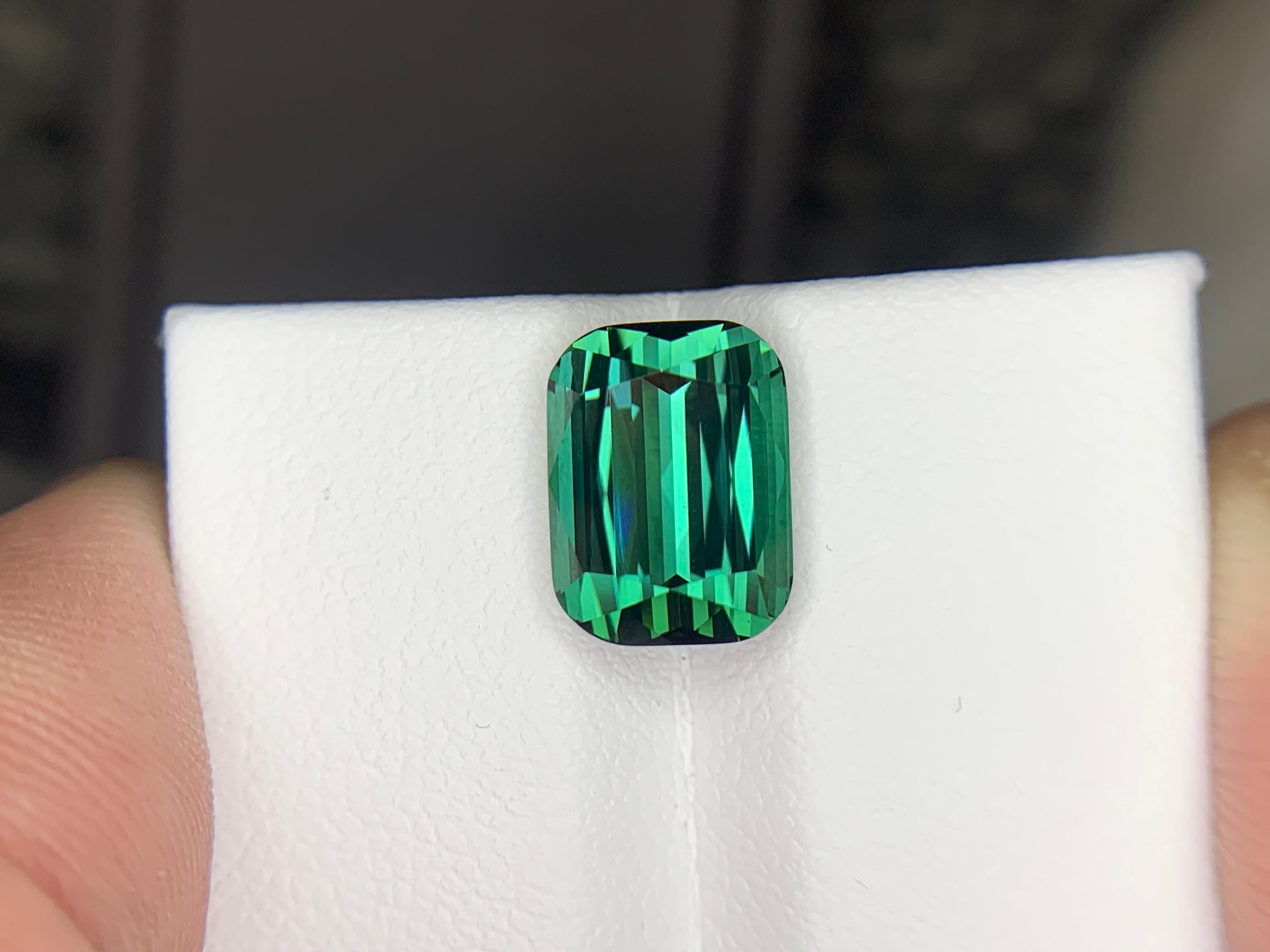 Arts and Crafts 4.00 Carats Bluish Green Tourmaline Loose Natural Gemstone Cushion Cut (Tourmaline verte bleuâtre en vrac) en vente