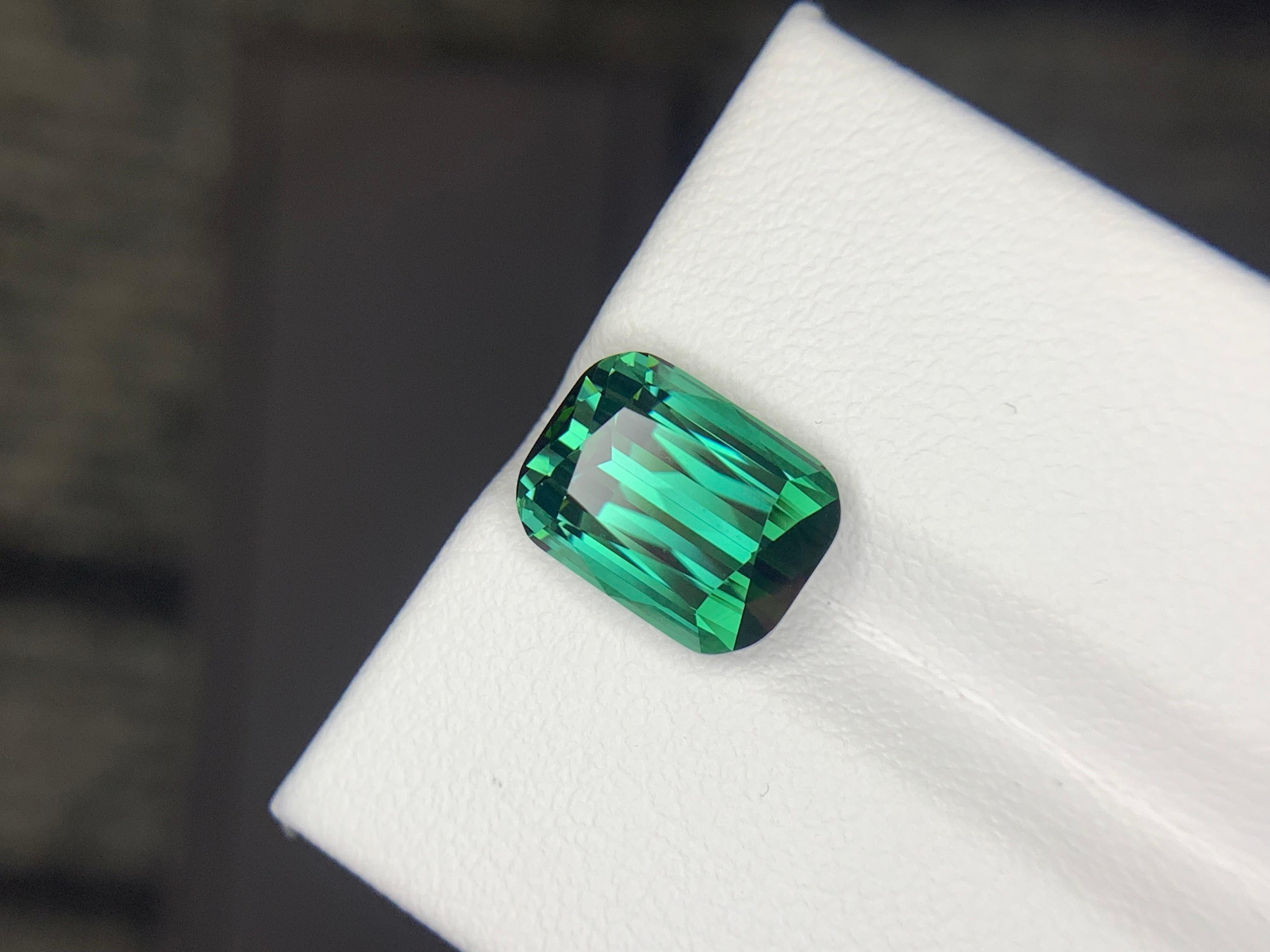 4.00 Carats Bluish Green Tourmaline Loose Natural Gemstone Cushion Cut (Tourmaline verte bleuâtre en vrac) Unisexe en vente