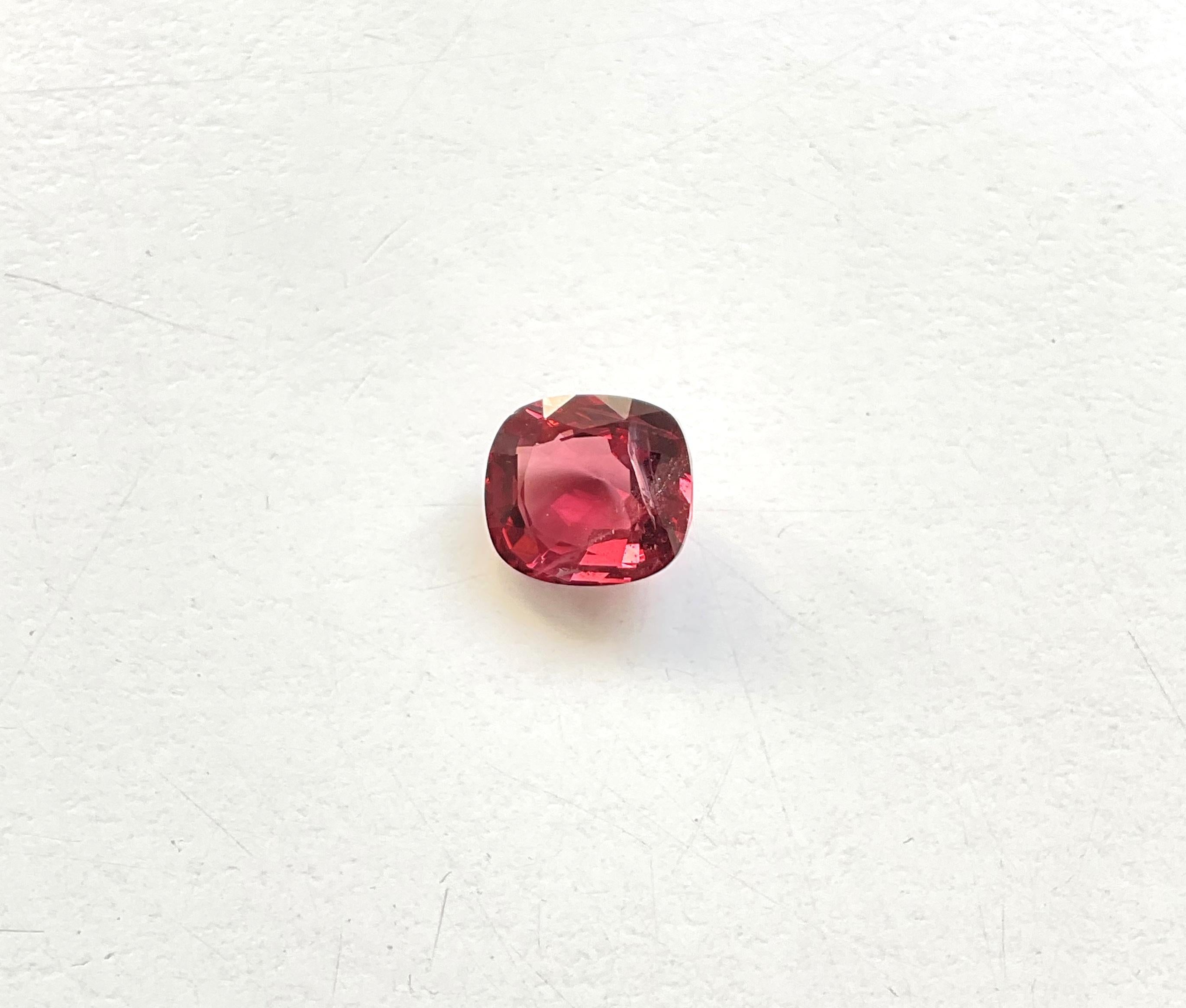 Pierre précieuse naturelle birmane rouge spinelle taille coussin de 4,00 carats en vente 4