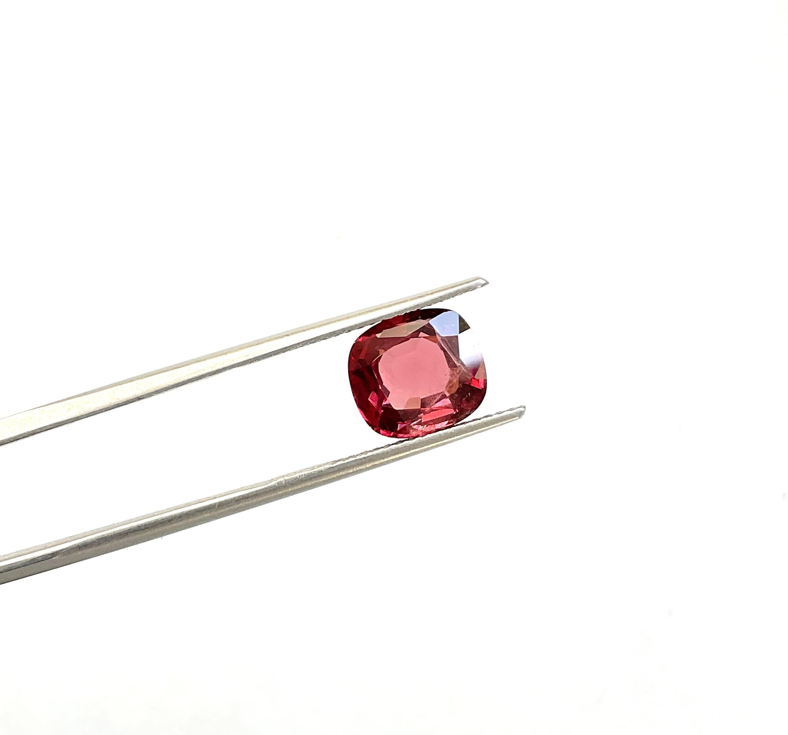 Pierre précieuse naturelle birmane rouge spinelle taille coussin de 4,00 carats en vente 2