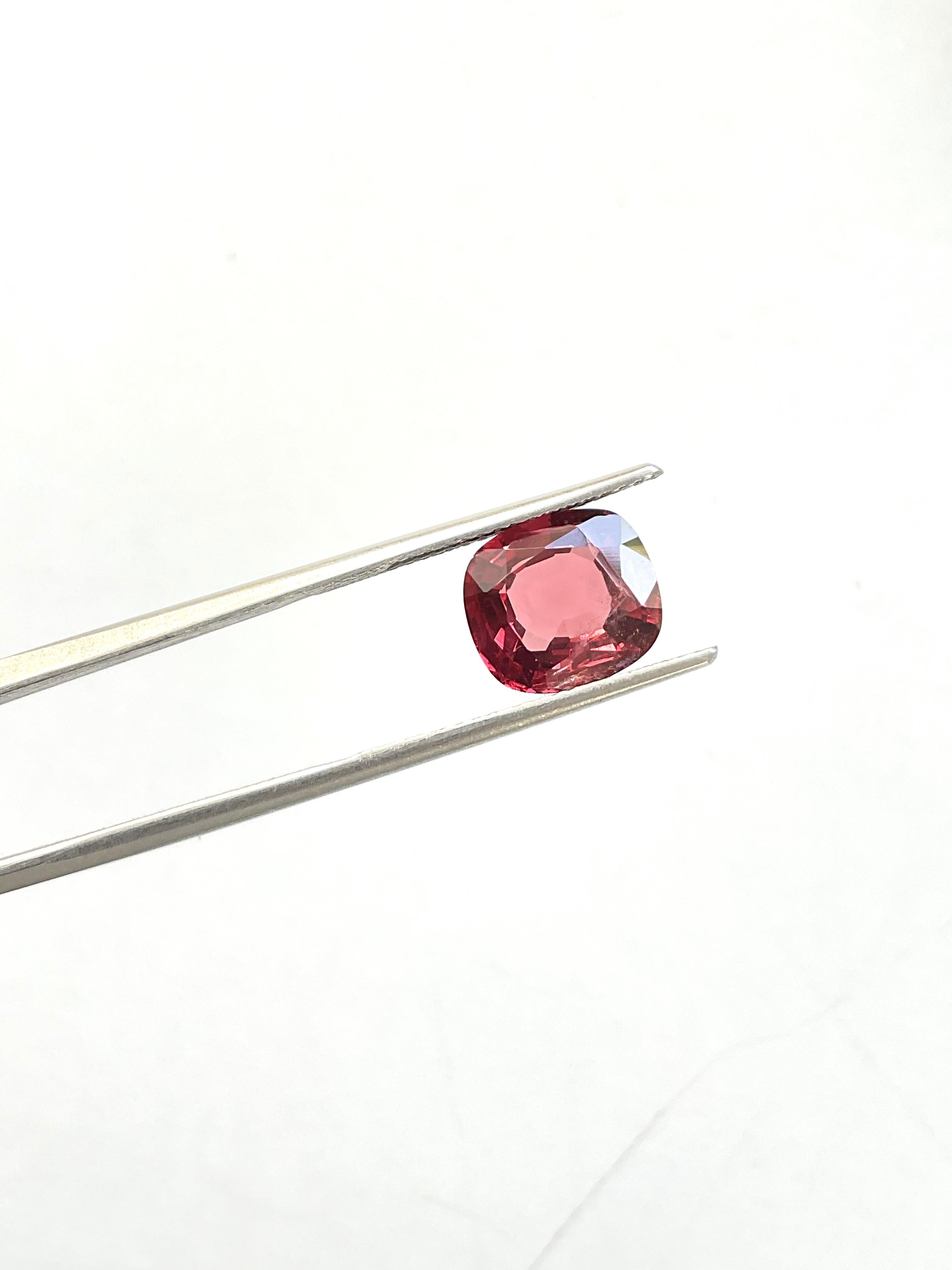 Pierre précieuse naturelle birmane rouge spinelle taille coussin de 4,00 carats en vente 3