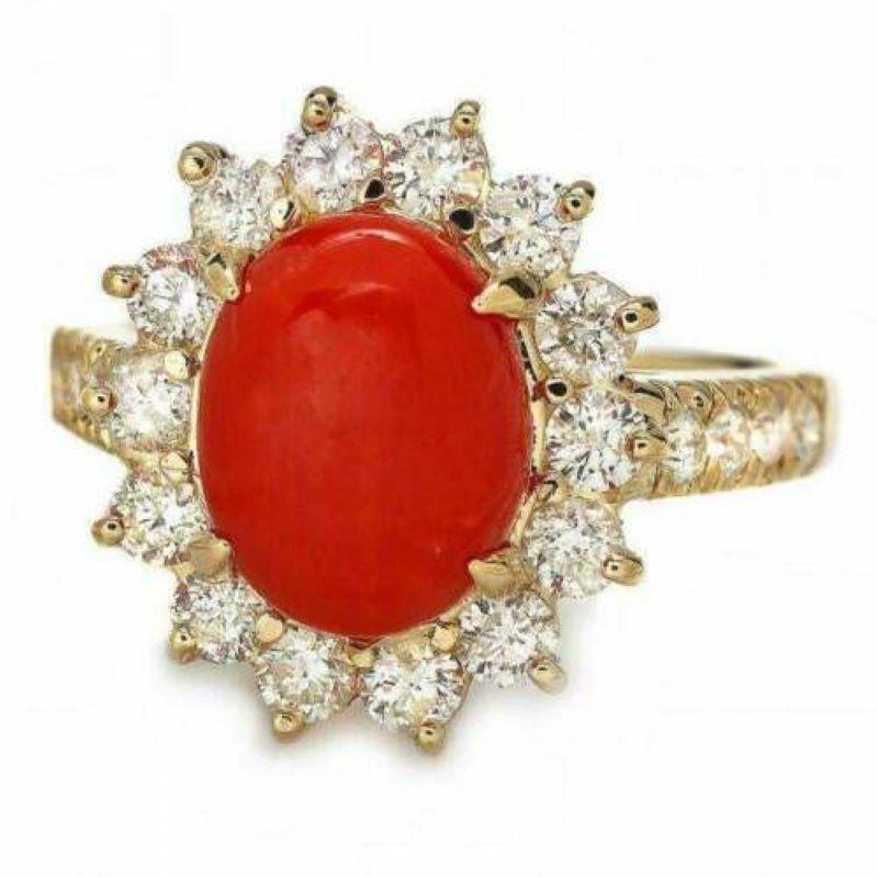4.00 Carat Impressive Coral and Diamond 14 Karat Yellow Gold Ring In New Condition For Sale In Los Angeles, CA