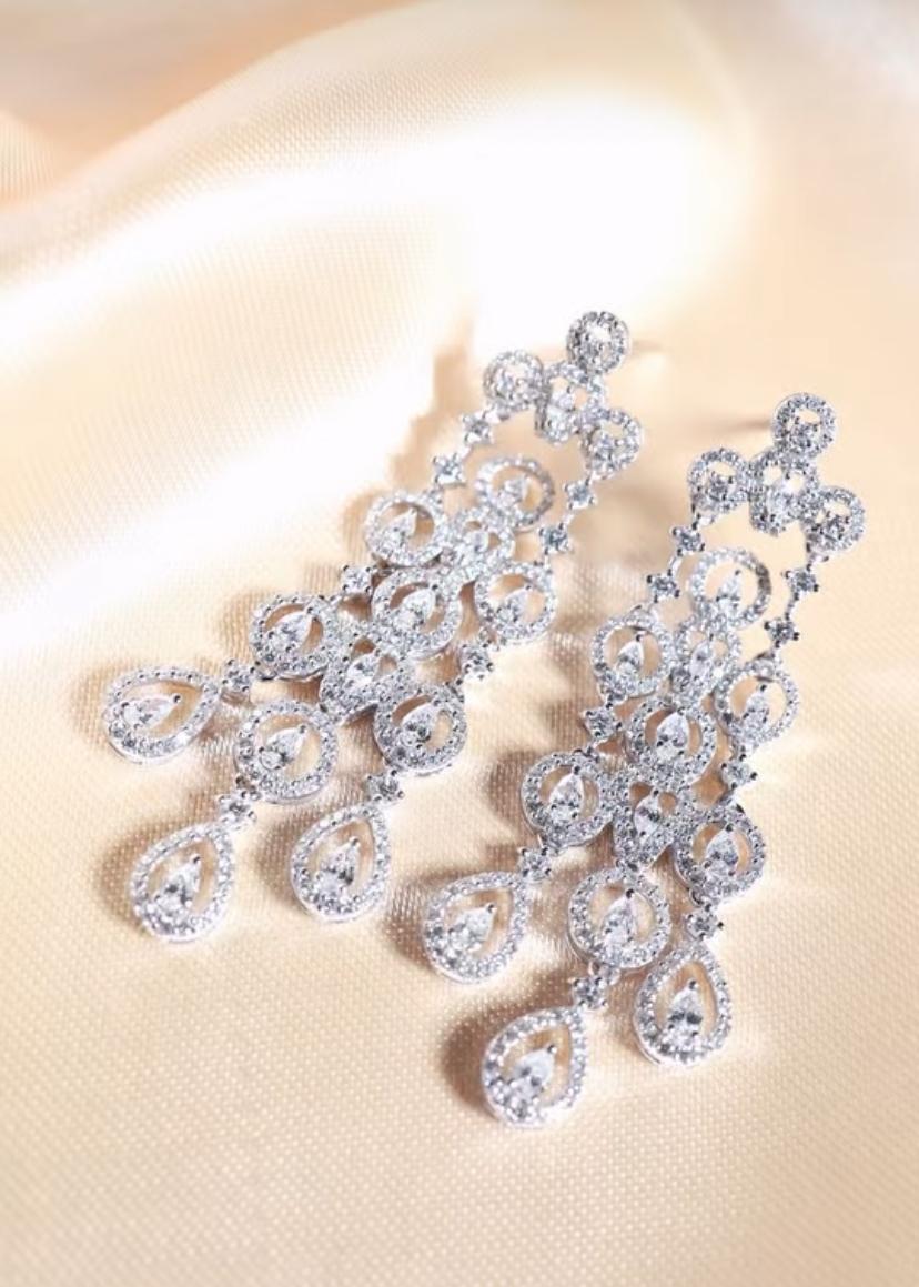 4,00 Karat gemischte Form Diamanten 18k Gold Ohrringe (Gemischter Schliff) im Angebot