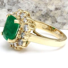 4.00 Carat Natural Emerald and Diamond 14 Karat Solid Yellow Gold Ring