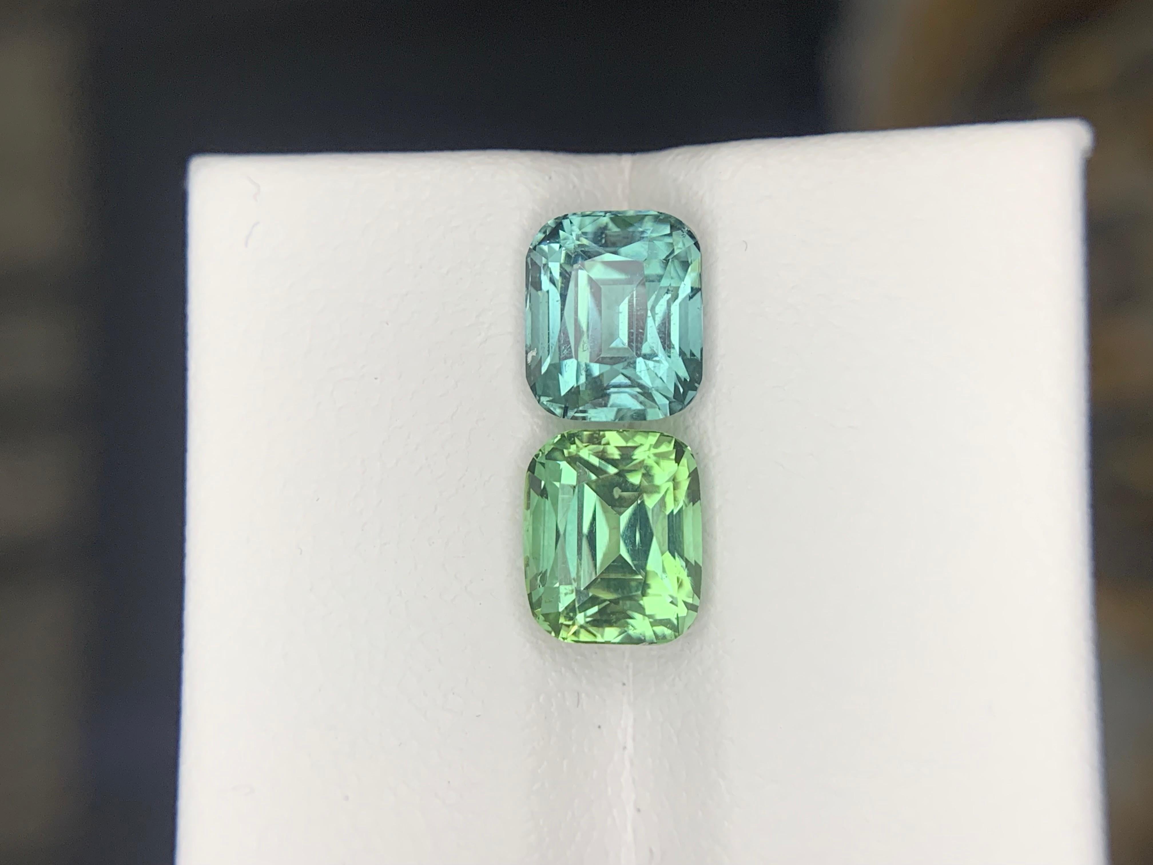 Tourmaline en vrac Paire inversée

Poids : 4,00 carats
Dimension : 7,5 x 6,4 x 5,5 Mm & 7,5 x 6,3 x 5,6 Mm
Origine : Afghanistan 
Forme : Coussin
Traitement : Aucun
Certificat : Sur demande