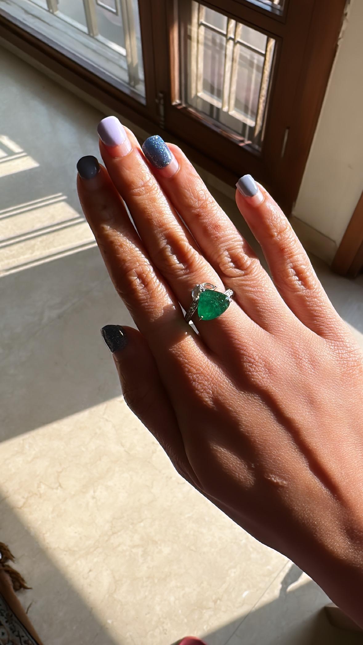  Verlobungsring mit 4,00 Karat natürlichem sambischem Smaragd und Diamanten im Rosenschliff im Angebot 1
