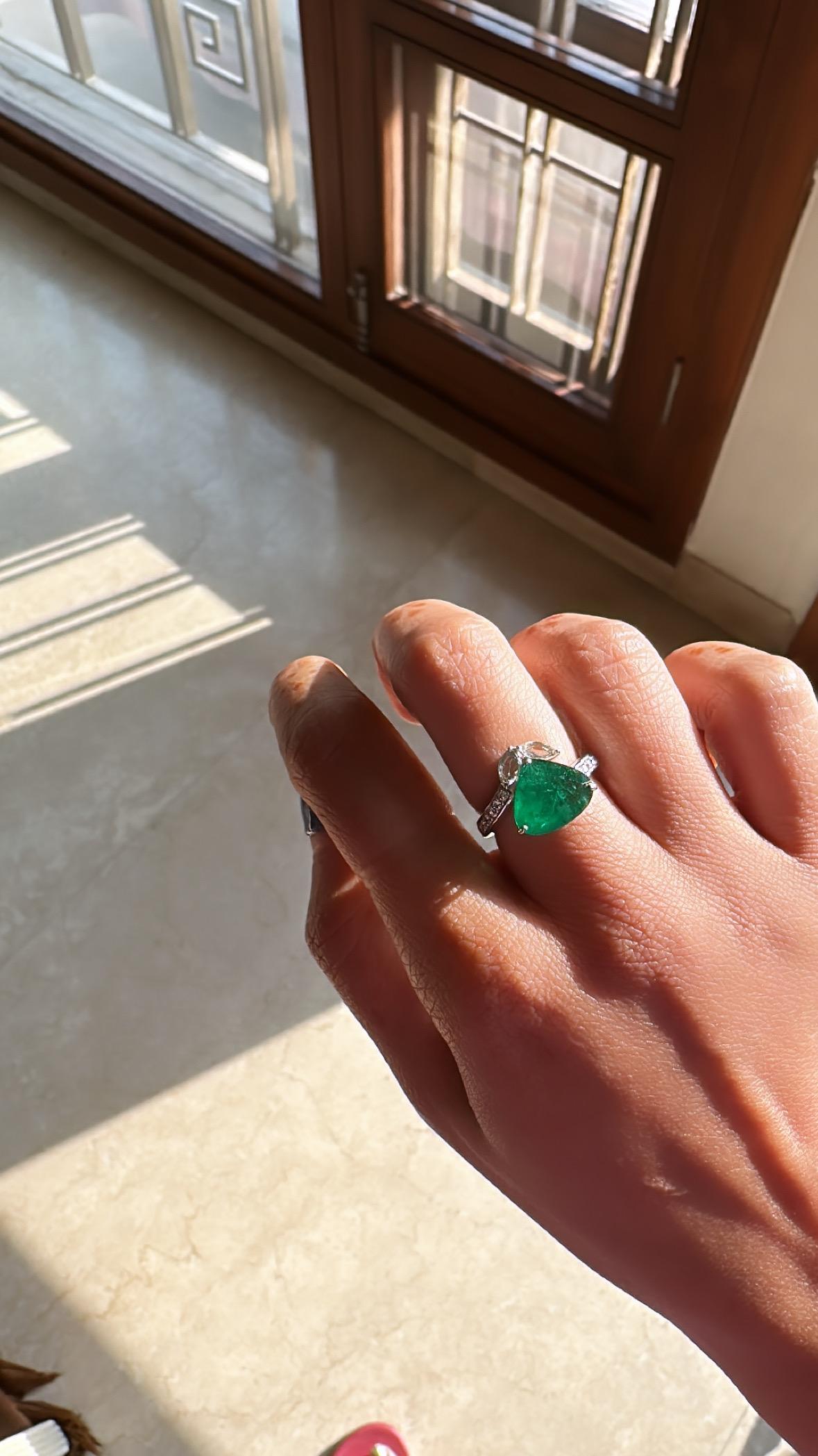 4.00 Carats, Natural Zambian Emerald & Rose Cut Diamonds Engagement Ring For Sale 1