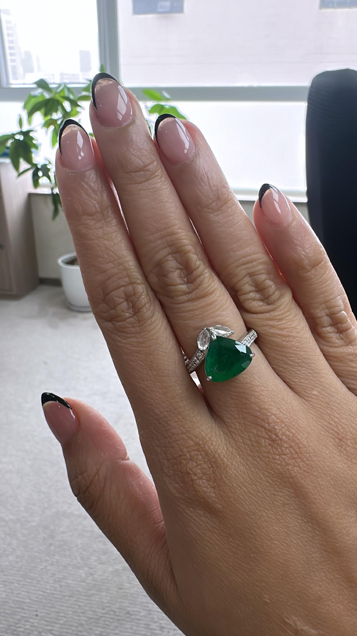 4.00 Carats, Natural Zambian Emerald & Rose Cut Diamonds Engagement Ring For Sale 2