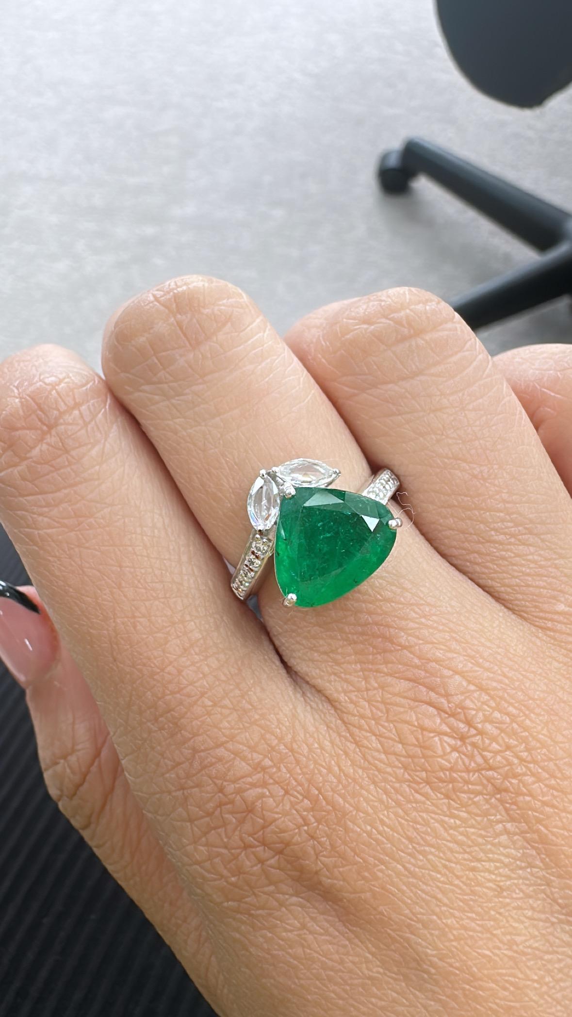 4.00 Carats, Natural Zambian Emerald & Rose Cut Diamonds Engagement Ring For Sale 3