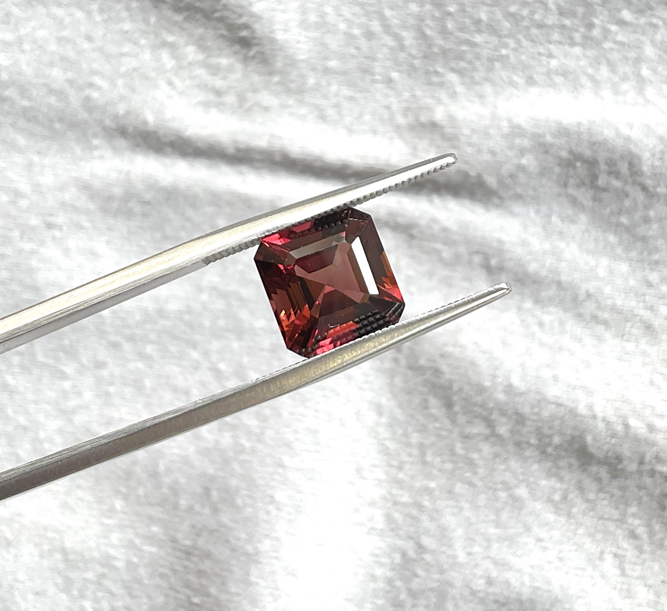 4.00 Carats Pinkish red Top Quality Radiant Cut stone For Jewelry Natural Gem In New Condition For Sale In Jaipur, RJ