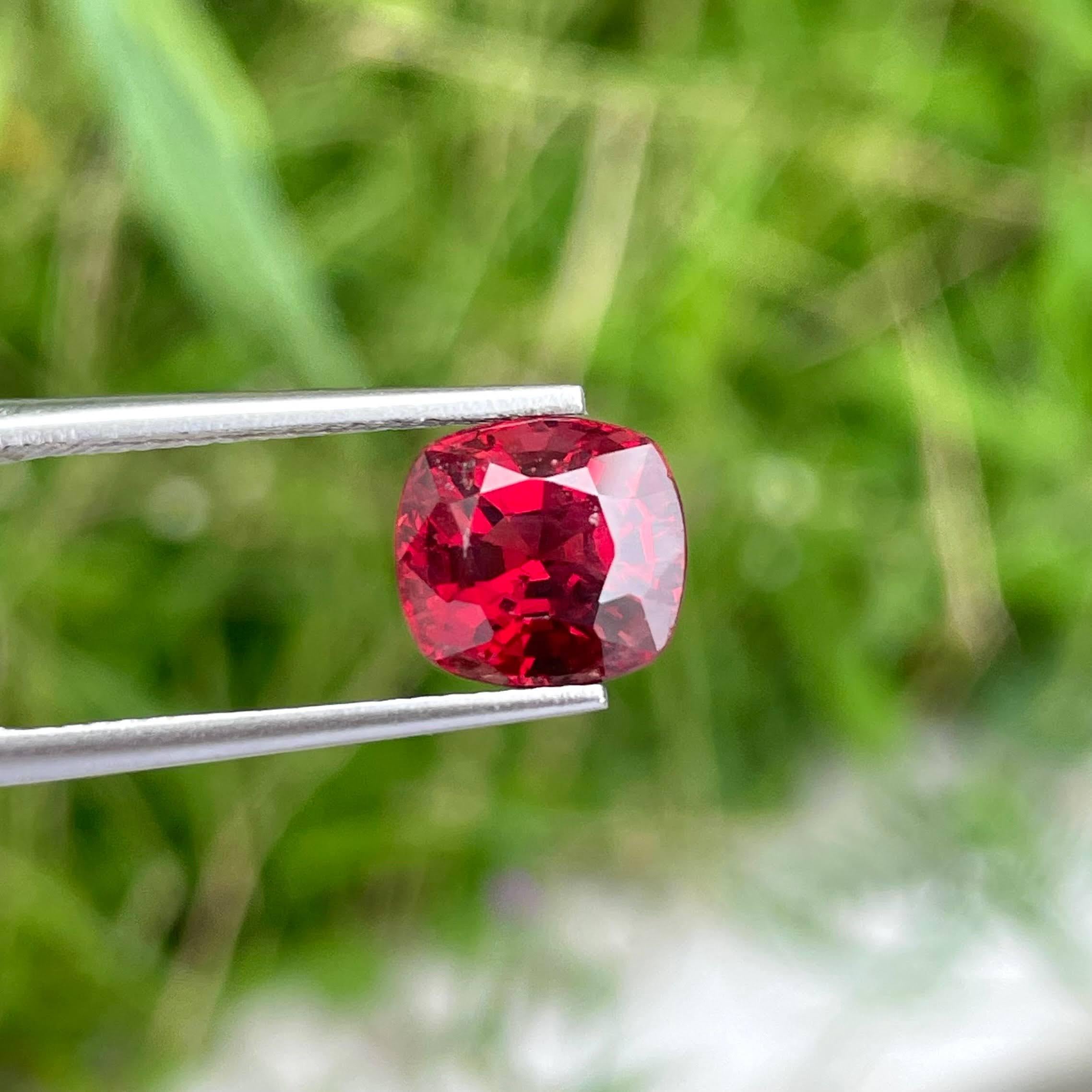 Peso 4,00 carati
Dimensioni 8,7 x 8,2 x 6,6 mm
Trattamento nessuno 
Origine Tanzania 
Chiarezza VVS 
Forma del cuscino 
Tagliare un cuscino di fantasia 



Ti presentiamo uno splendido granato rosso da 4,00 carati, splendidamente tagliato a cuscino