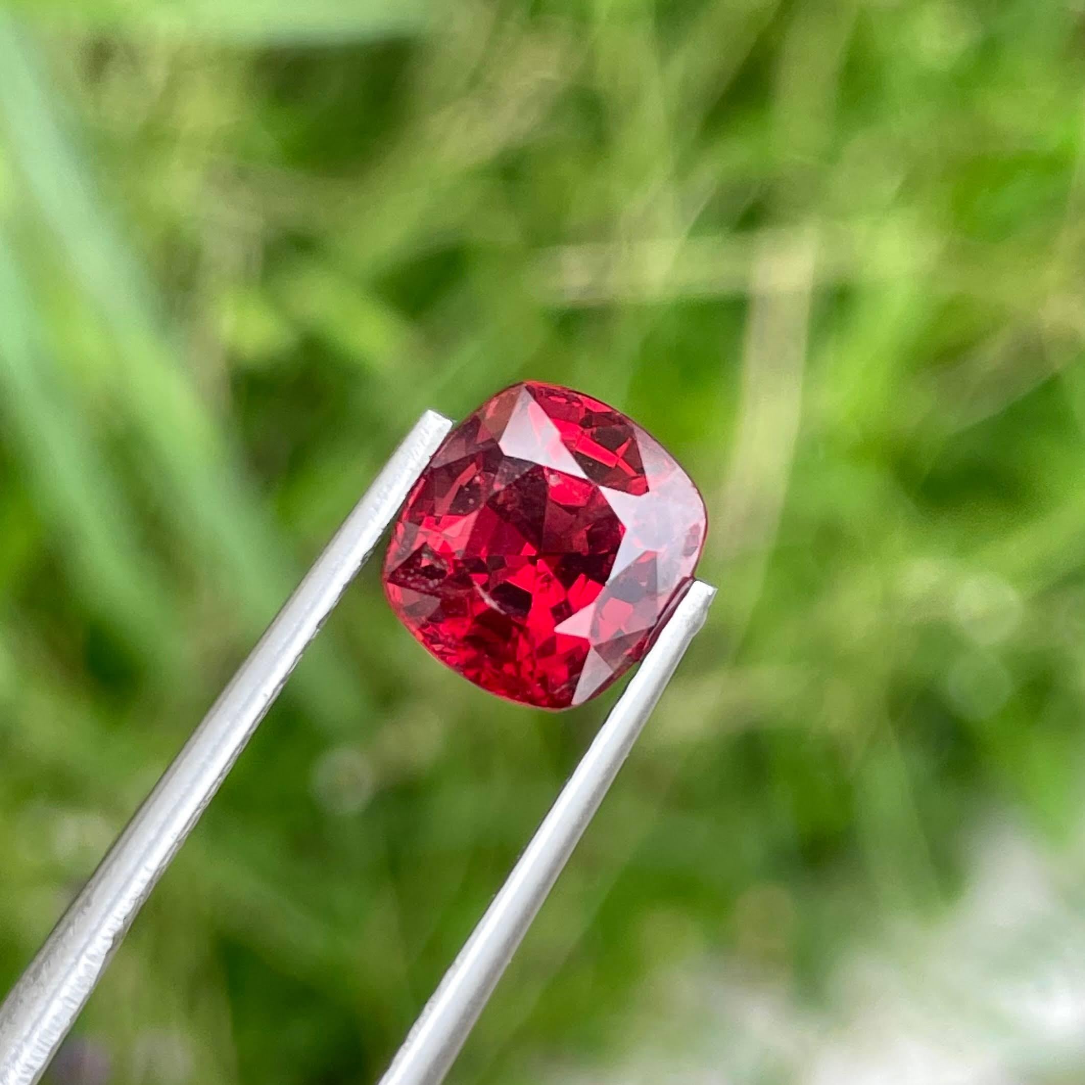 Taglio cuscino 4,00 carati Granato Rosso Pietra Taglio Cuscino Gemma Naturale della Tanzania in vendita