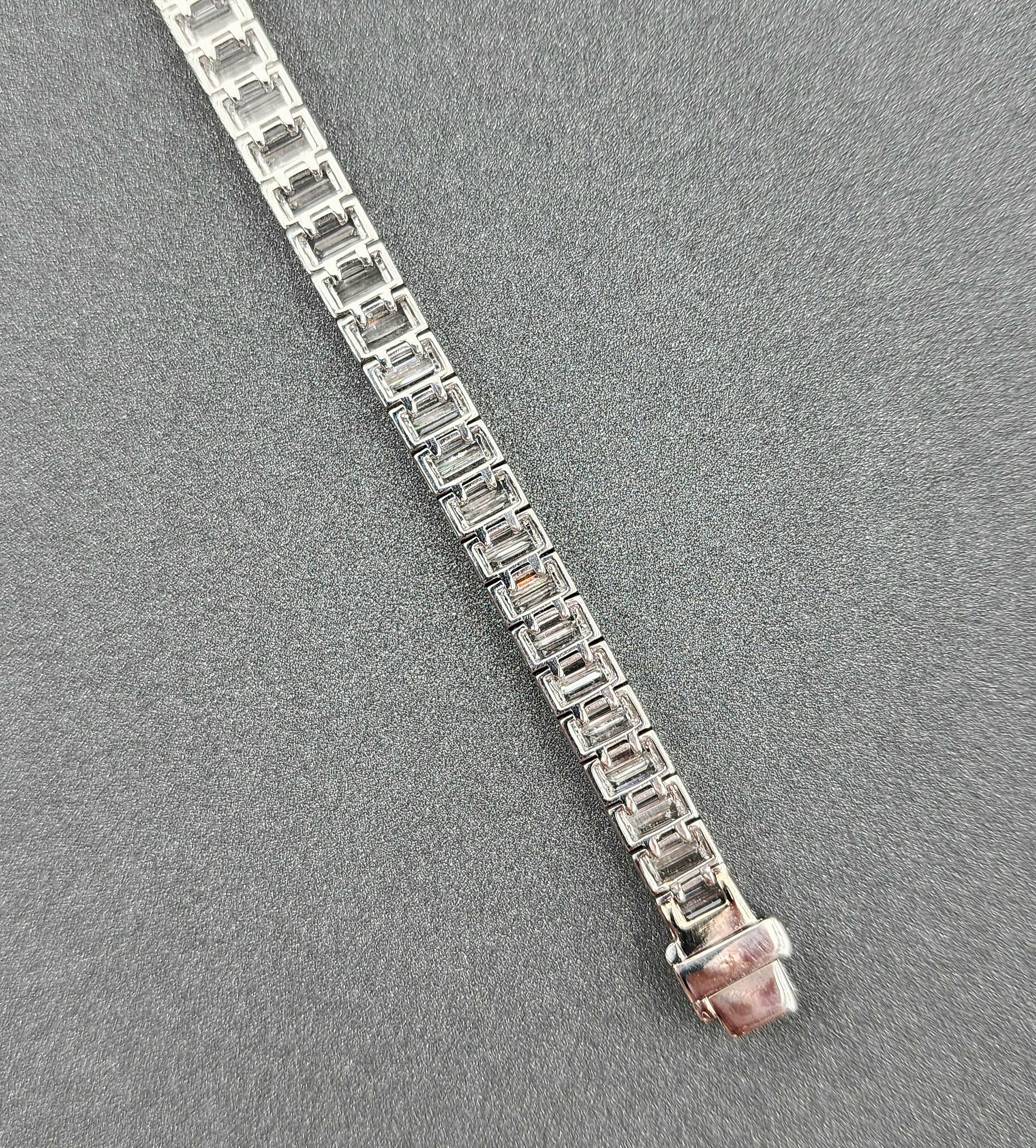 Femenino o masculino Pulsera de Tenis Baguette engastada en canal de 4,00 ct en venta