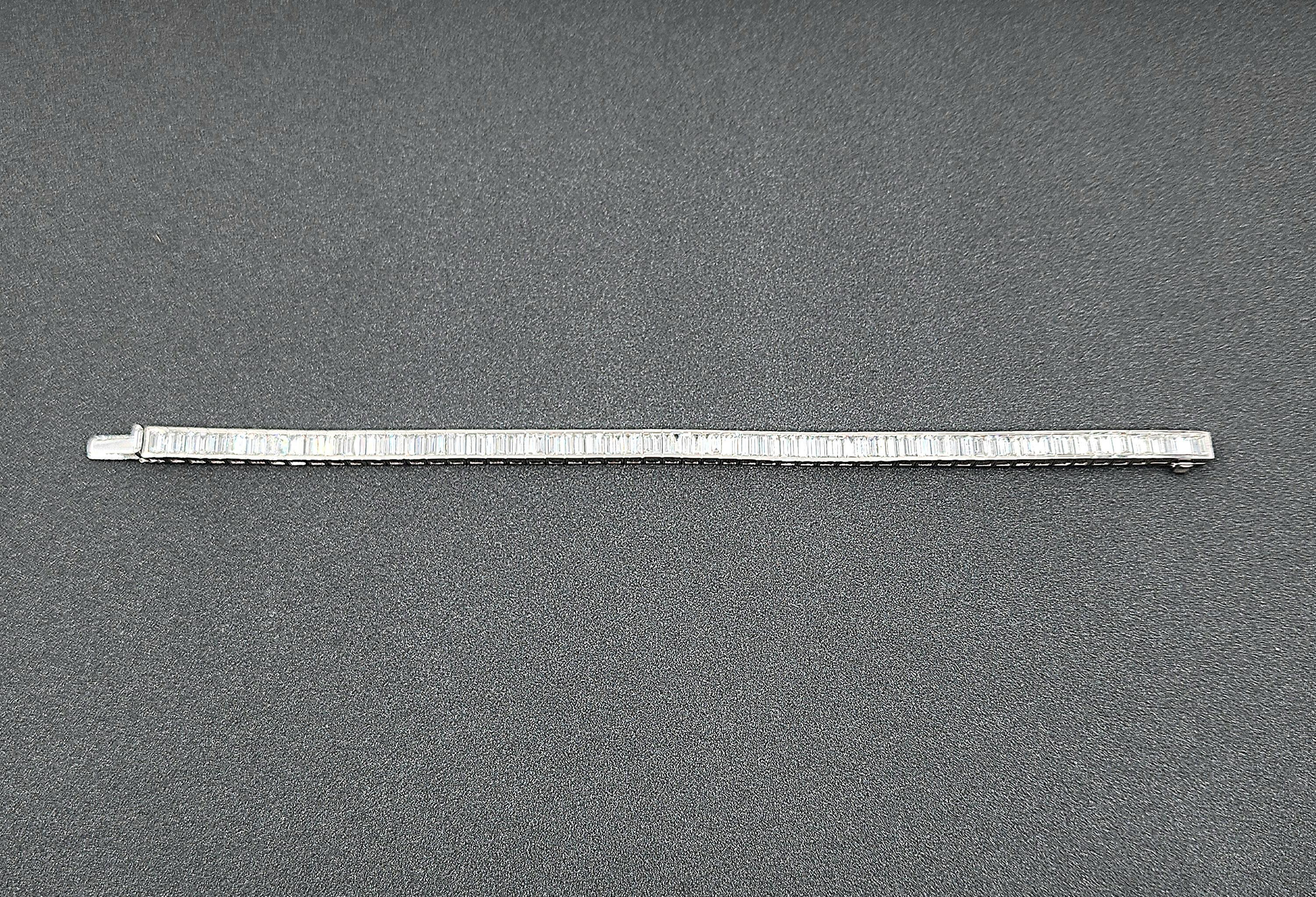 Pulsera de Tenis Baguette engastada en canal de 4,00 ct en venta 1