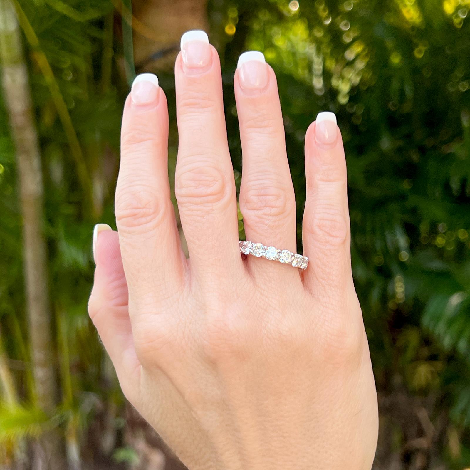 Modern 4.00 Ctw Round Brilliant Diamond Eternity Wedding Ring 18k White Gold For Sale