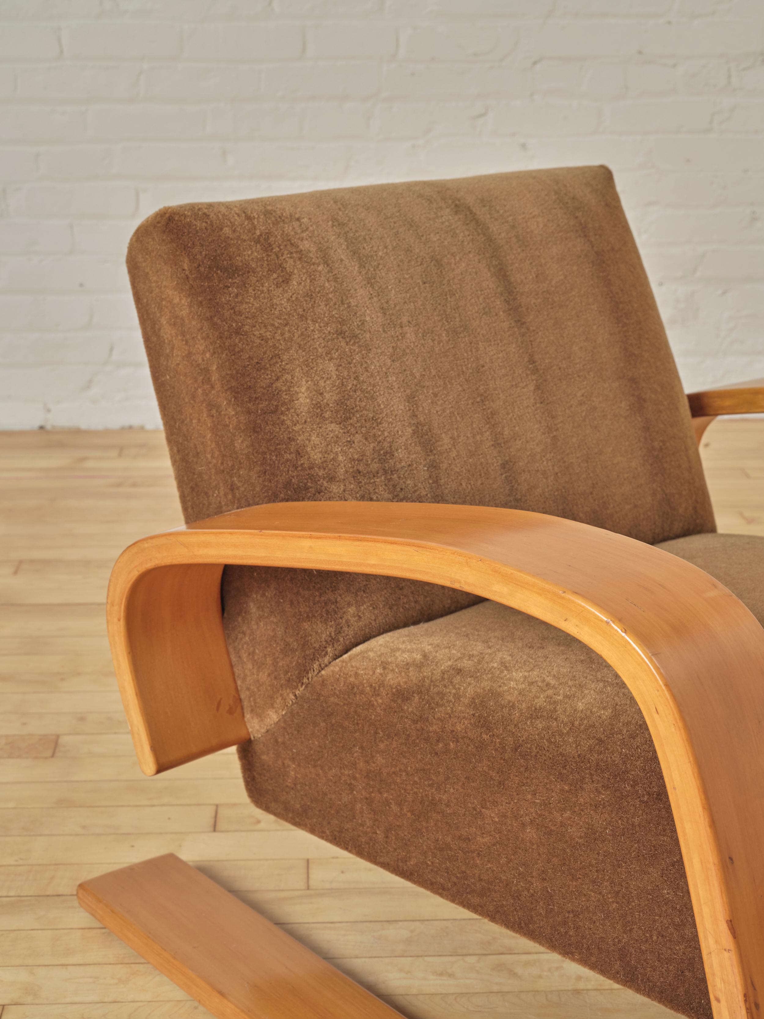 400 Tank Lounge Chair by Alvar Aalto for Artek In Good Condition In Long Island City, NY